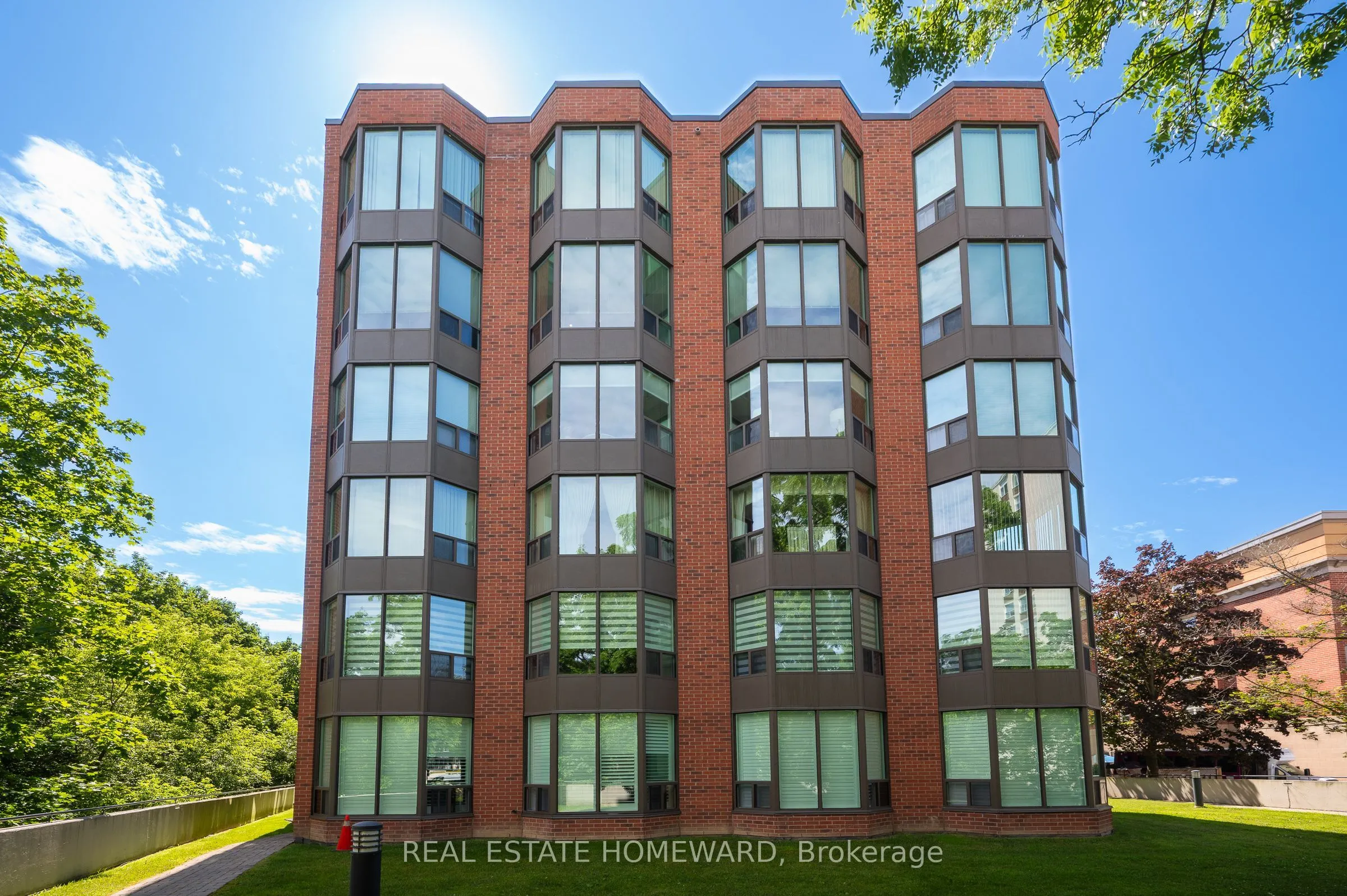 2121 Lakeshore Road, #203