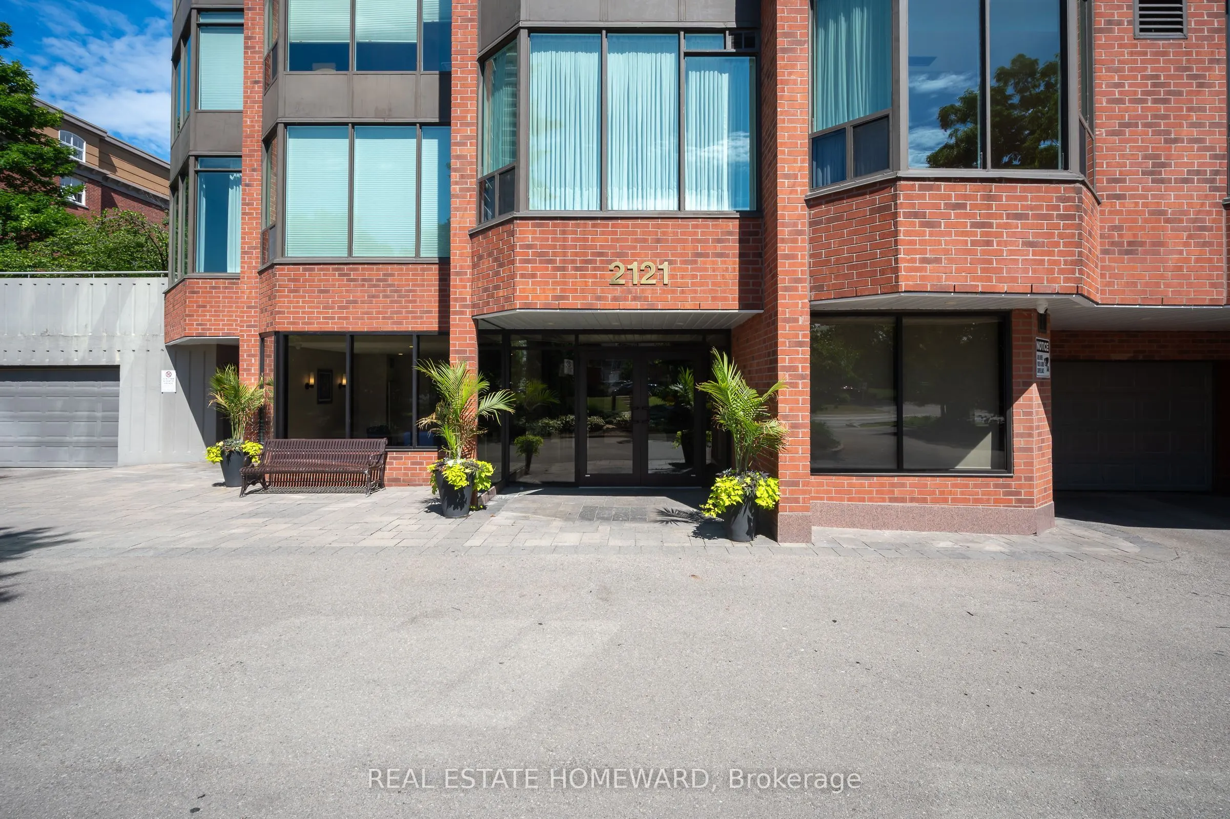 2121 Lakeshore Road, #203