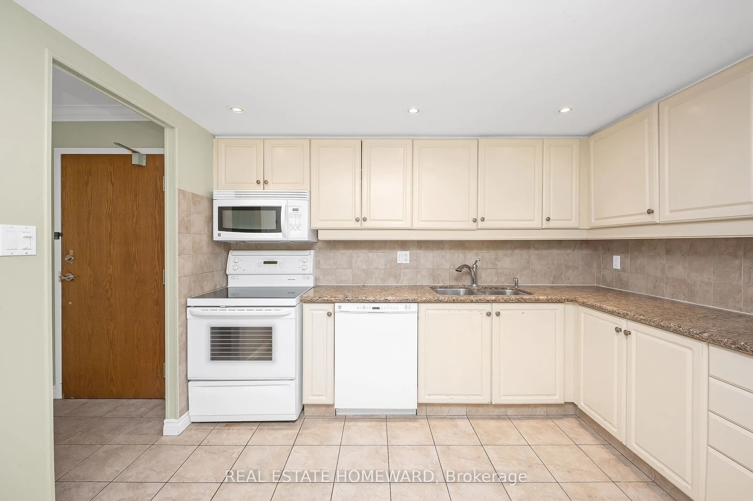 2121 Lakeshore Road, #203