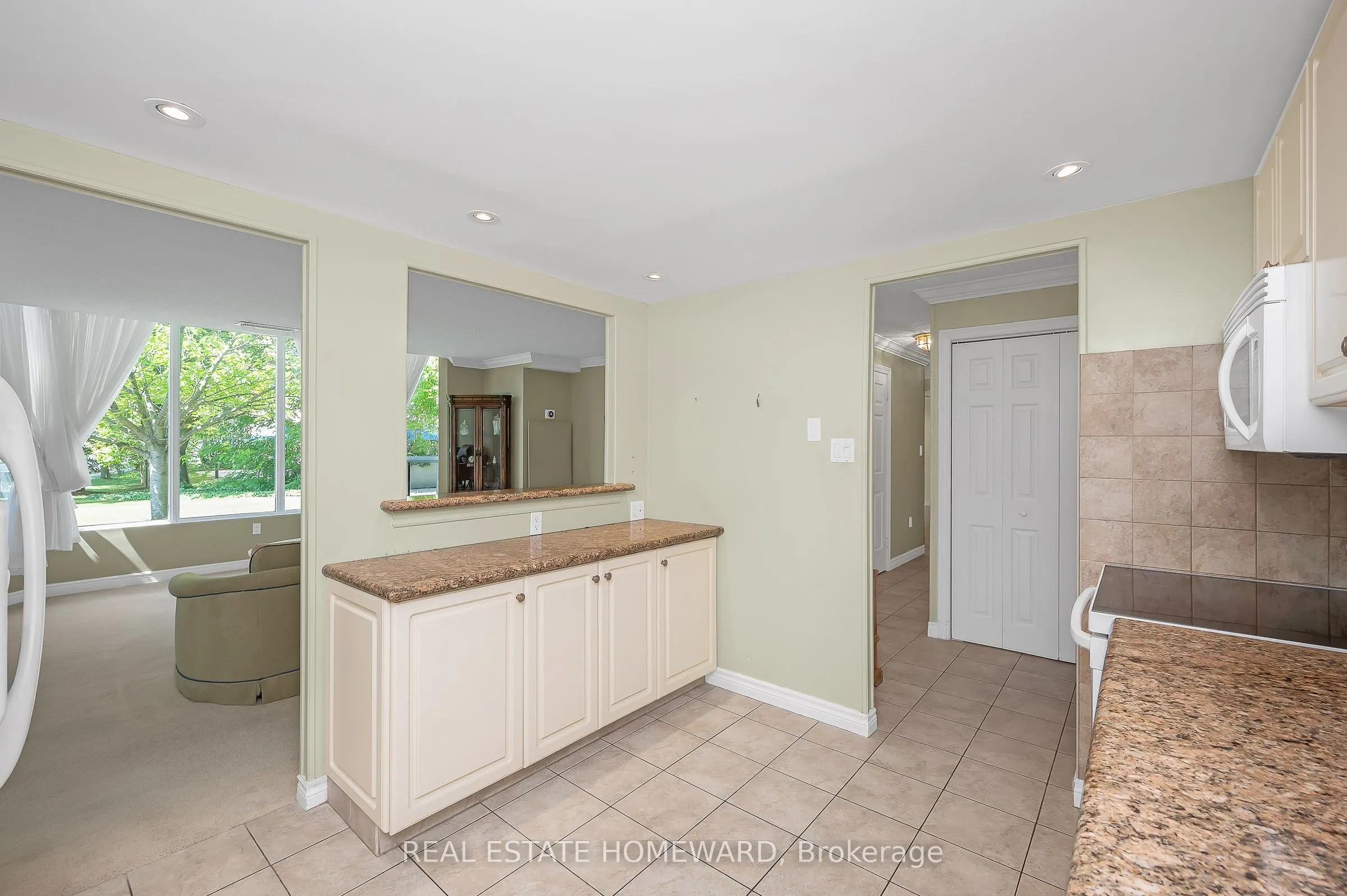 2121 Lakeshore Road, #203