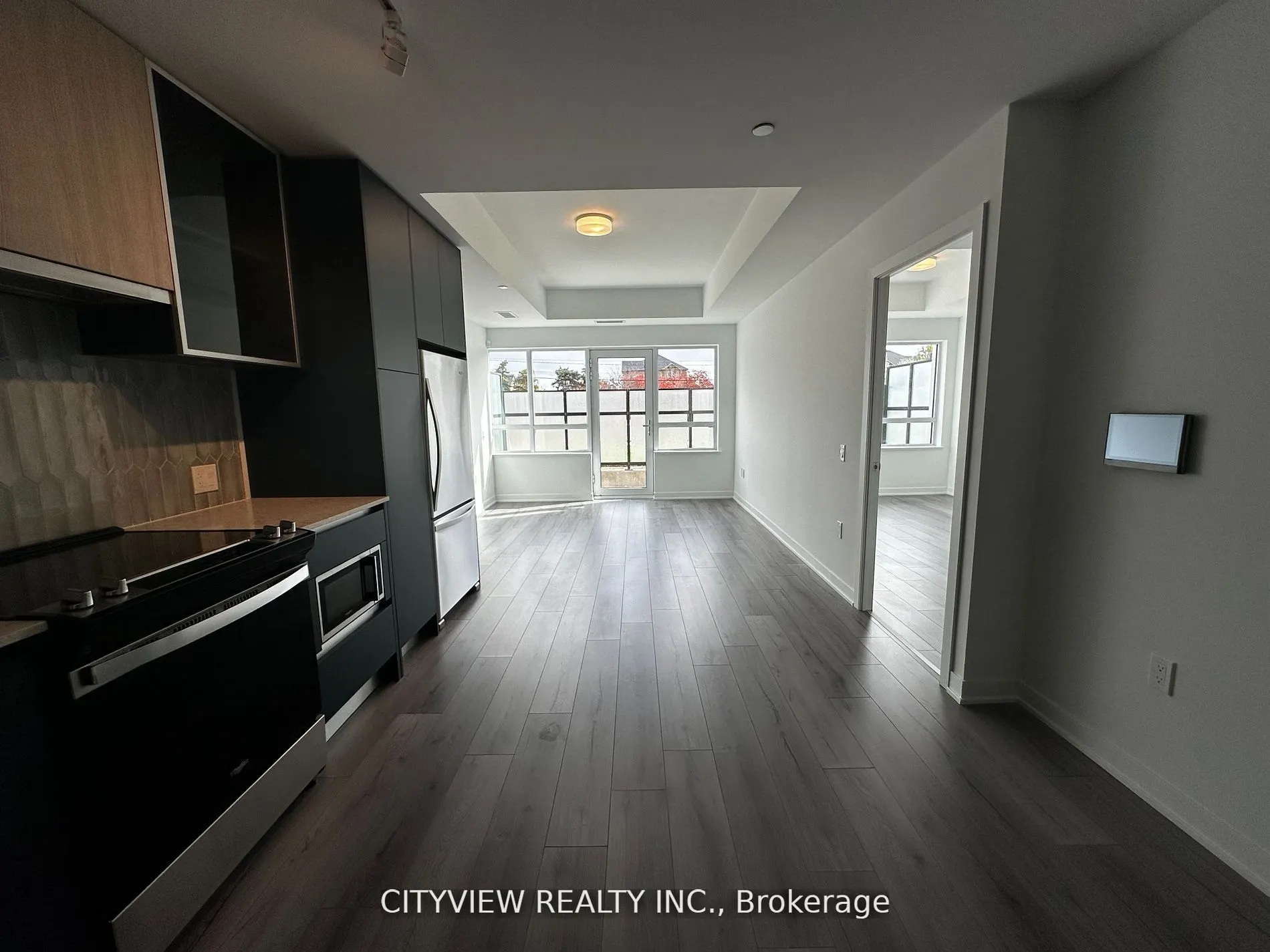 395 Dundas Street W, #106