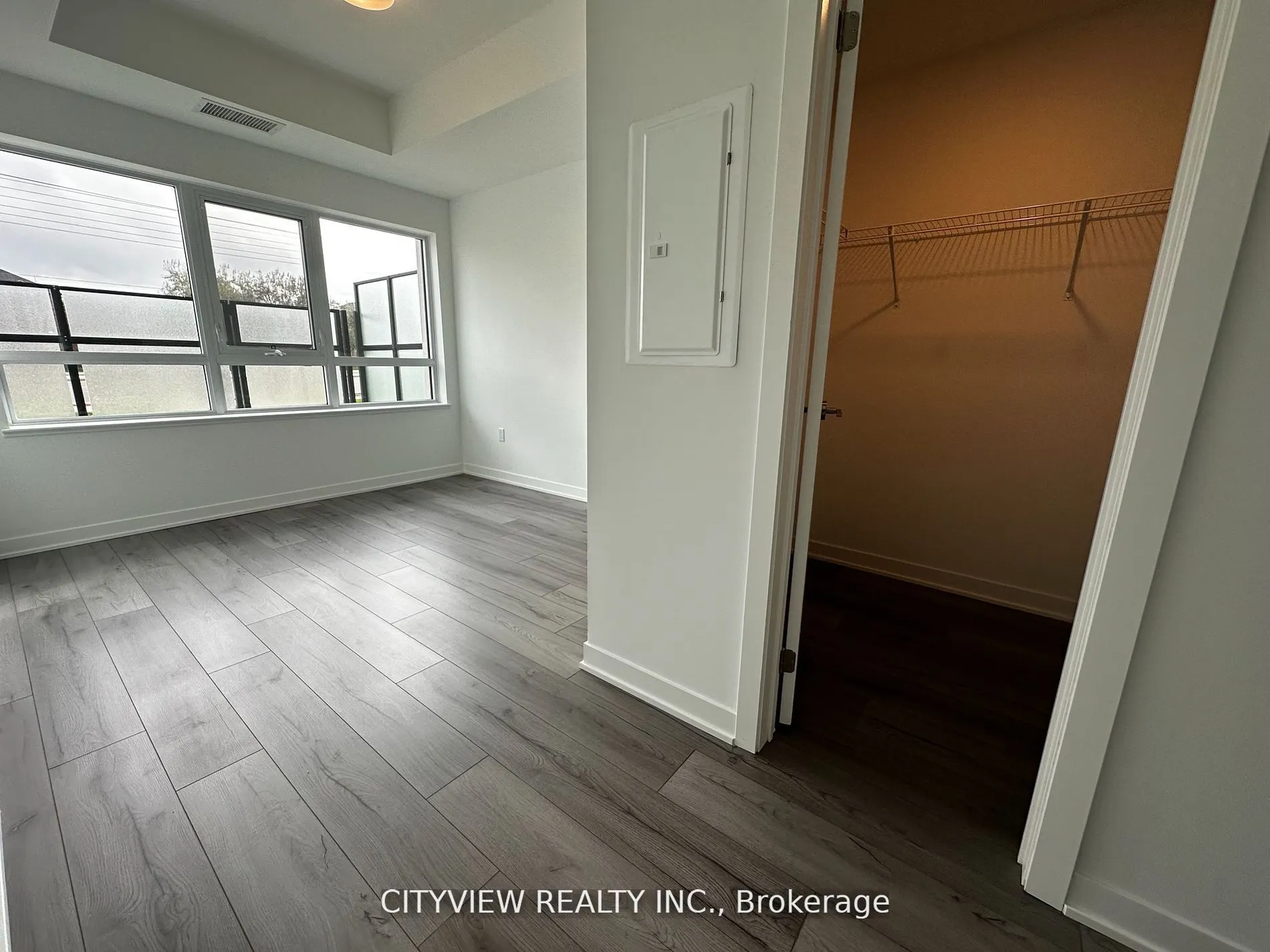 395 Dundas Street W, #106