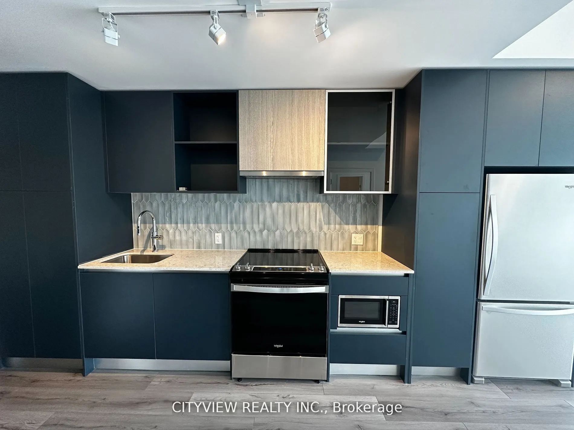 395 Dundas Street W, #106