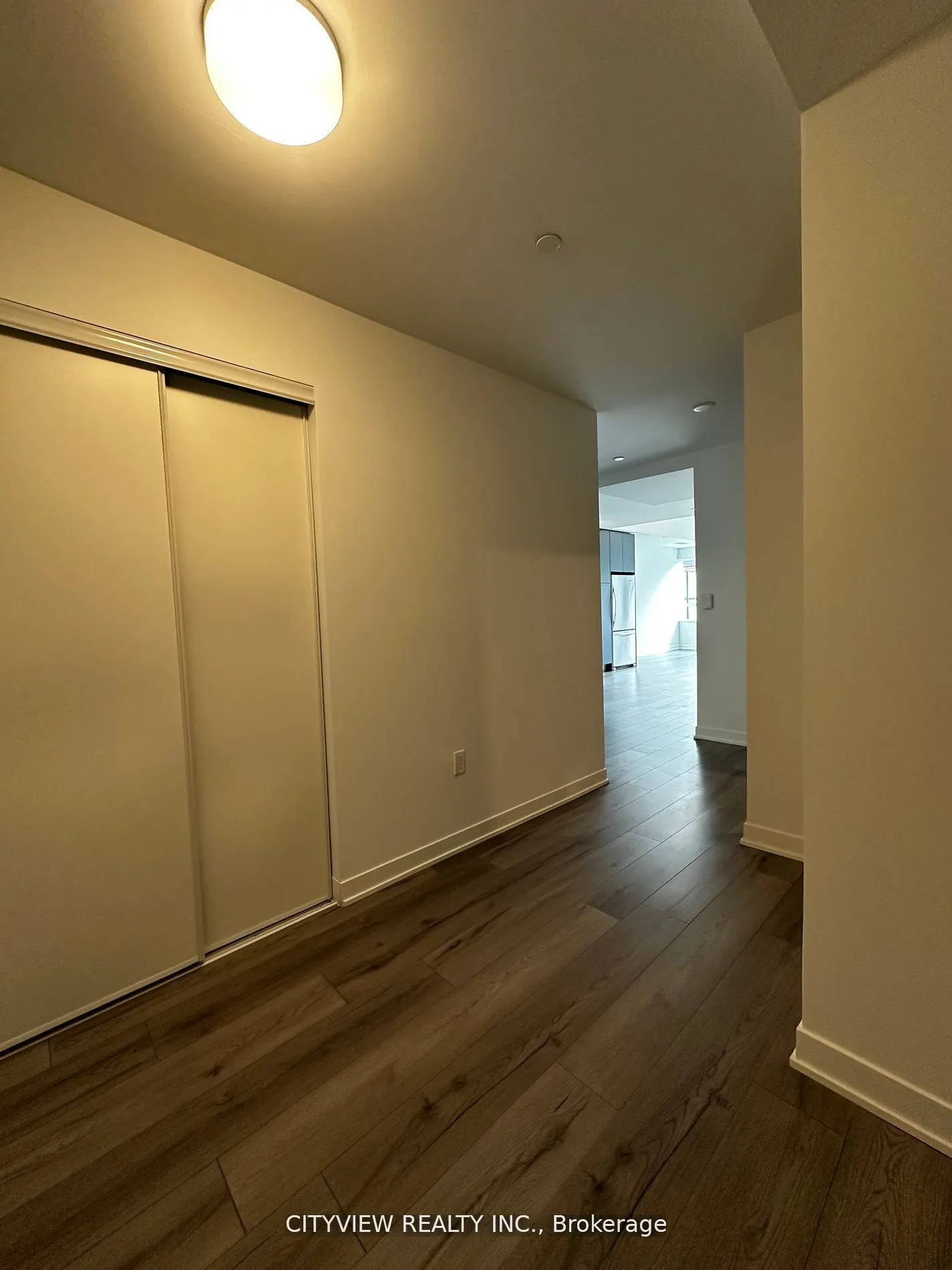 395 Dundas Street W, #106