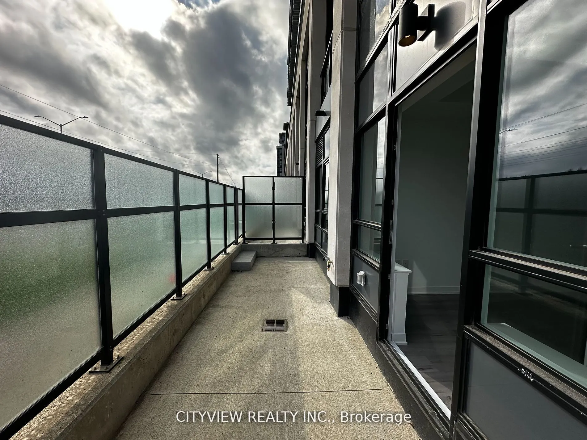 395 Dundas Street W, #106