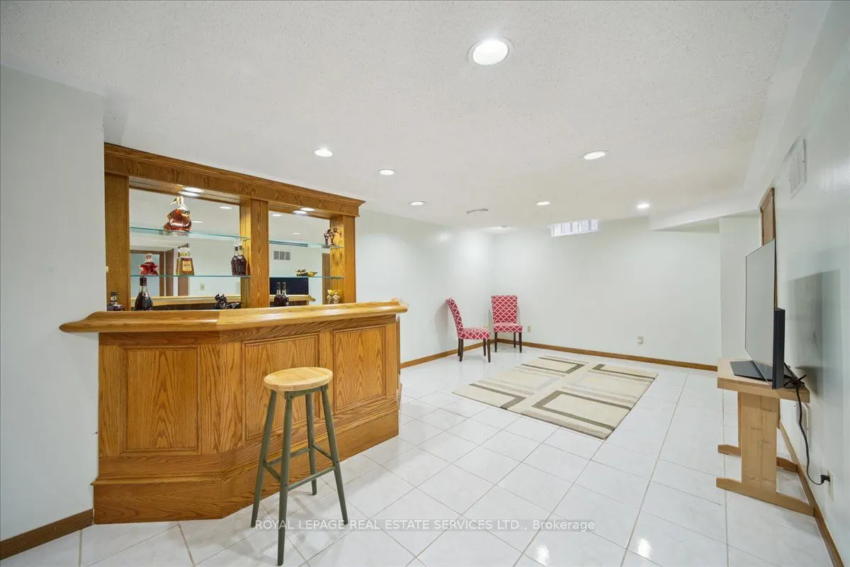 19 Millsborough Crescent