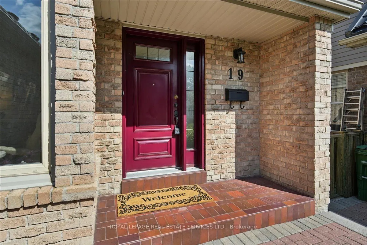 19 Millsborough Crescent