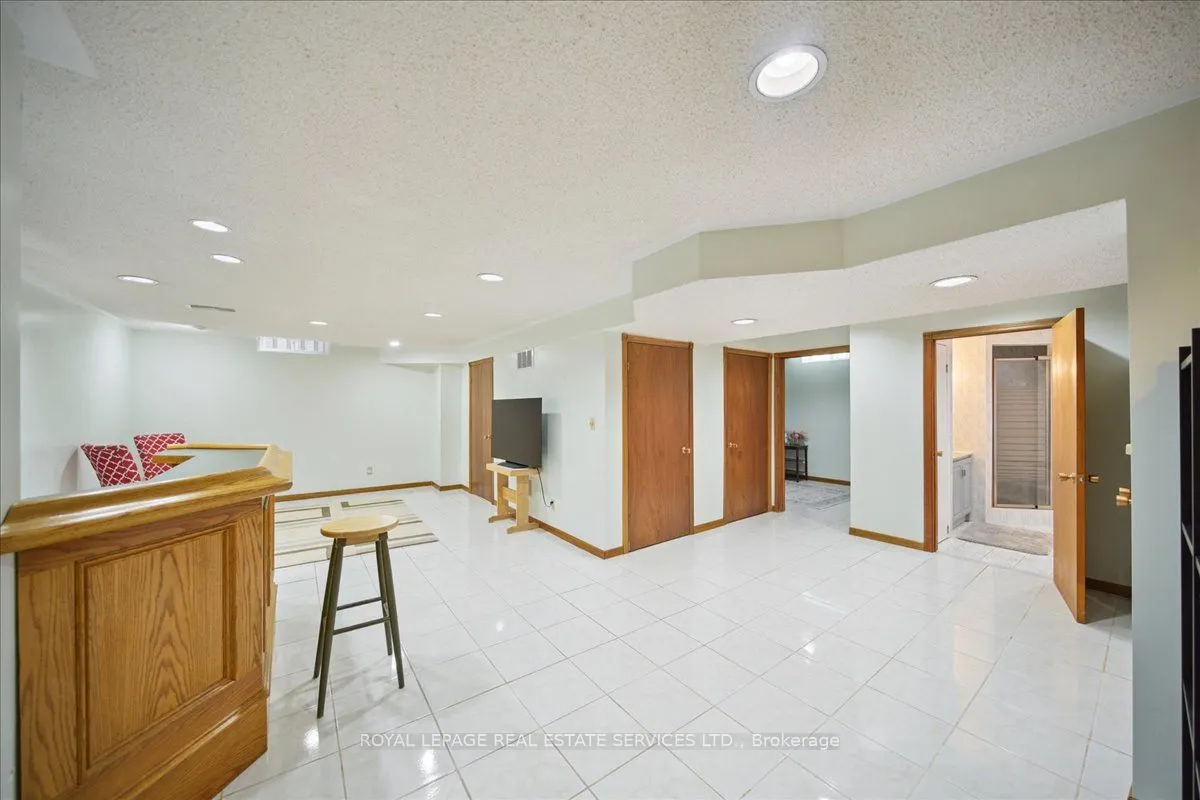 19 Millsborough Crescent