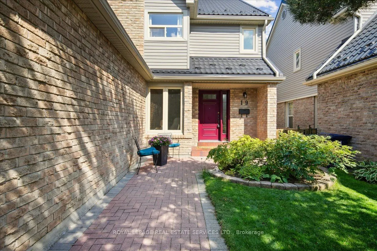 19 Millsborough Crescent