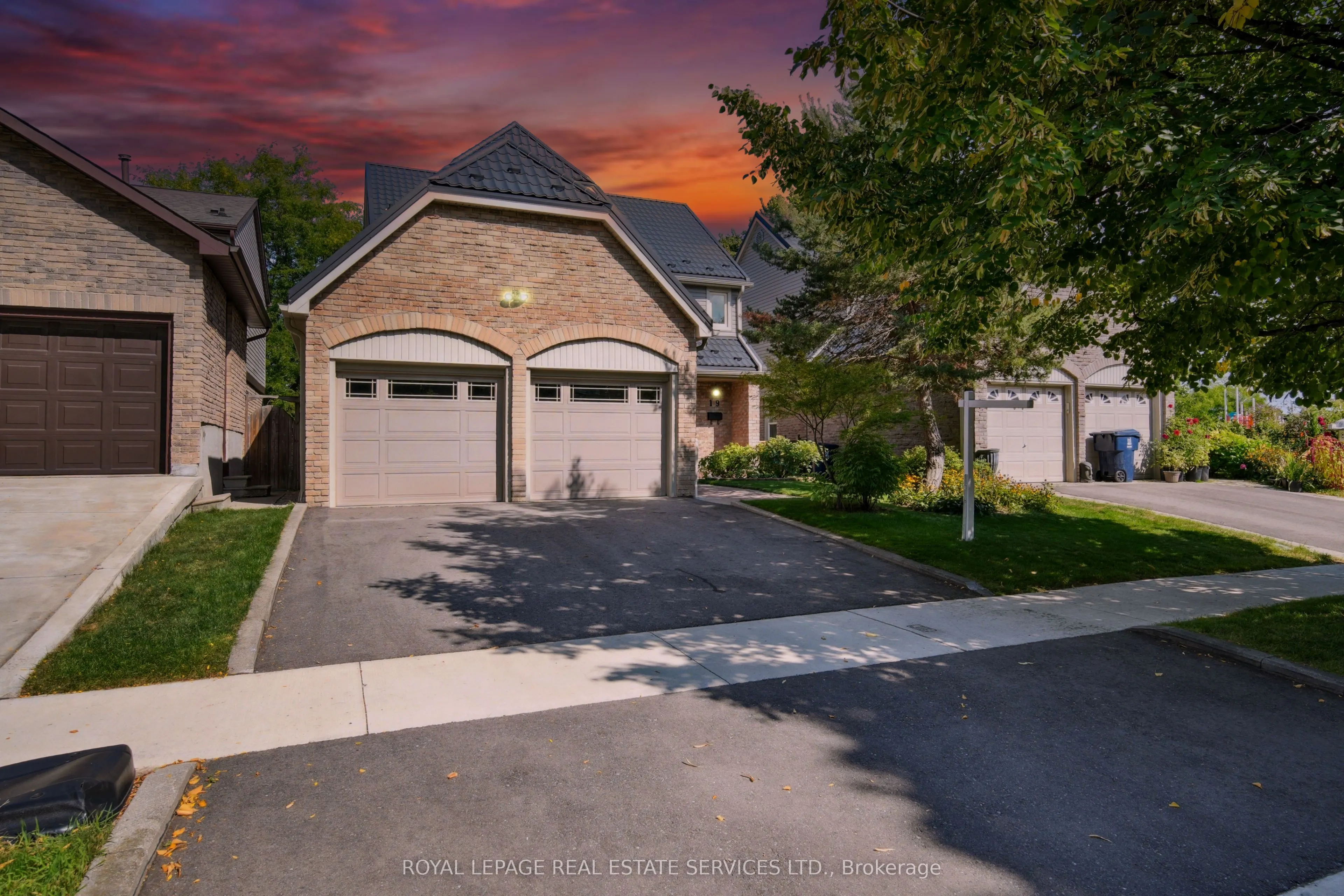19 Millsborough Crescent
