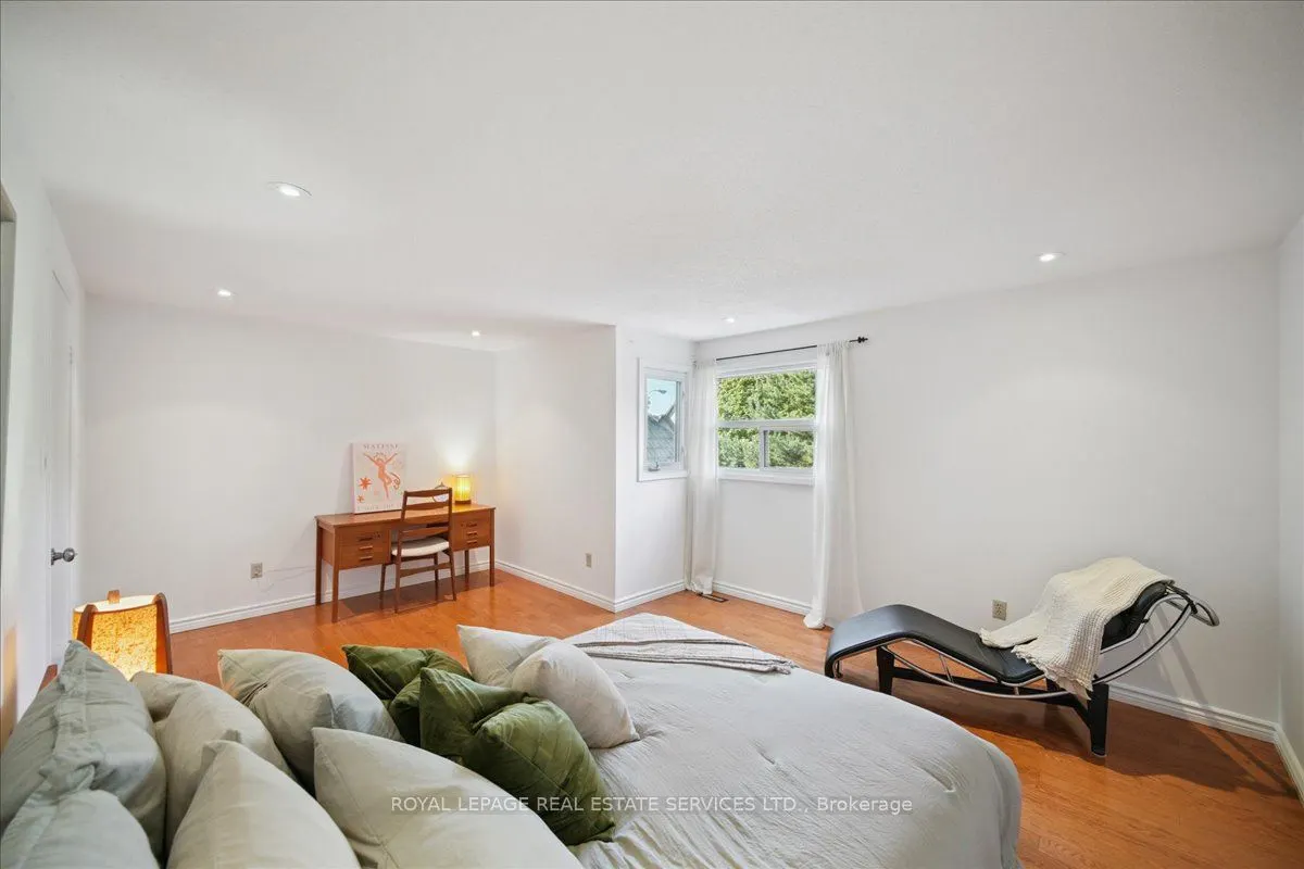 19 Millsborough Crescent