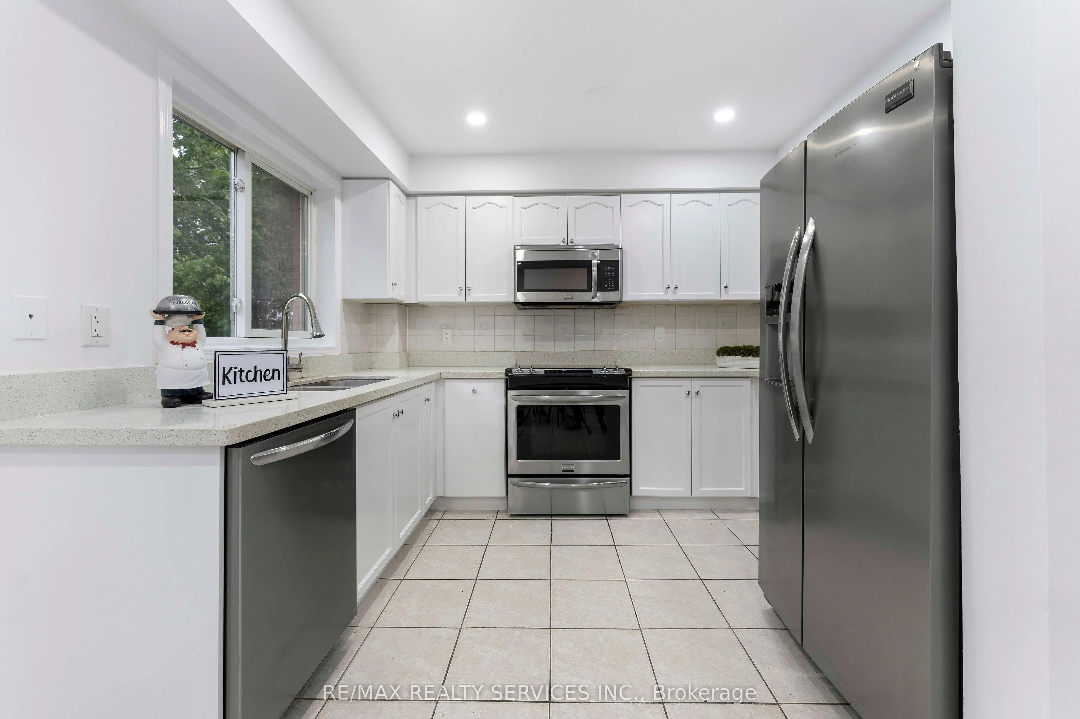 80 Acorn Place, #28