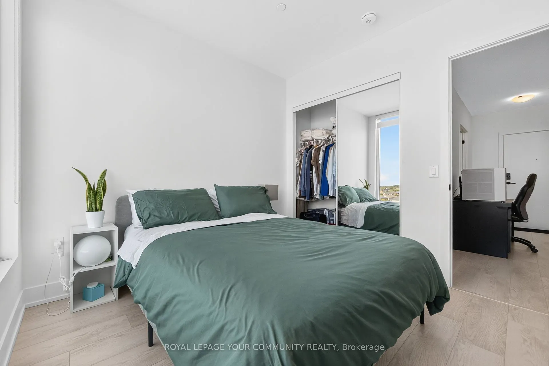 2450 Old Bronte Road, #607