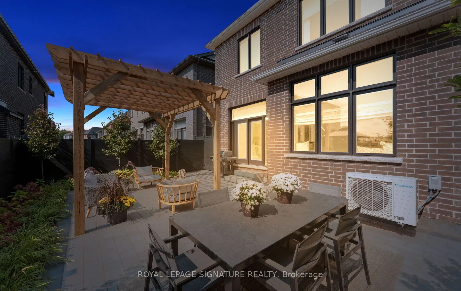 3186 William Cutmore Boulevard