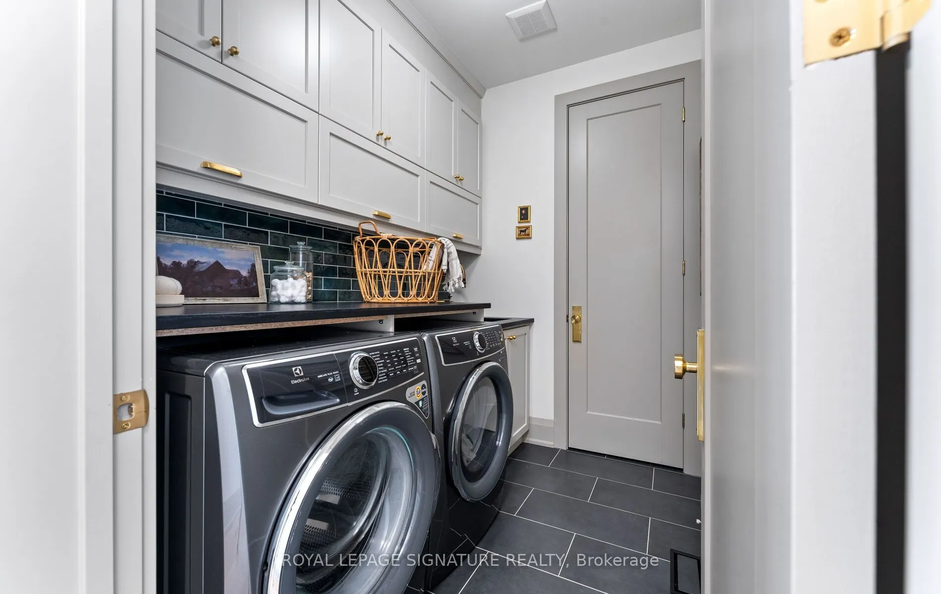 3186 William Cutmore Boulevard