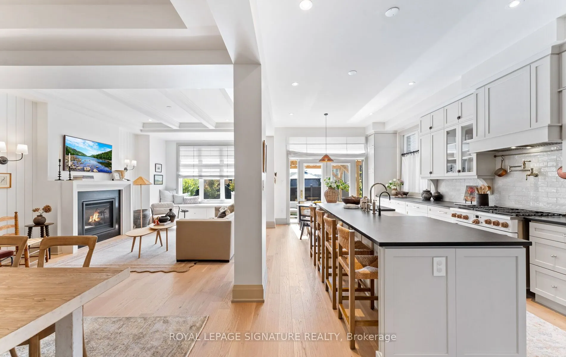 3186 William Cutmore Boulevard