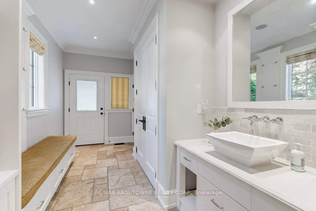 1237 Donlea Crescent