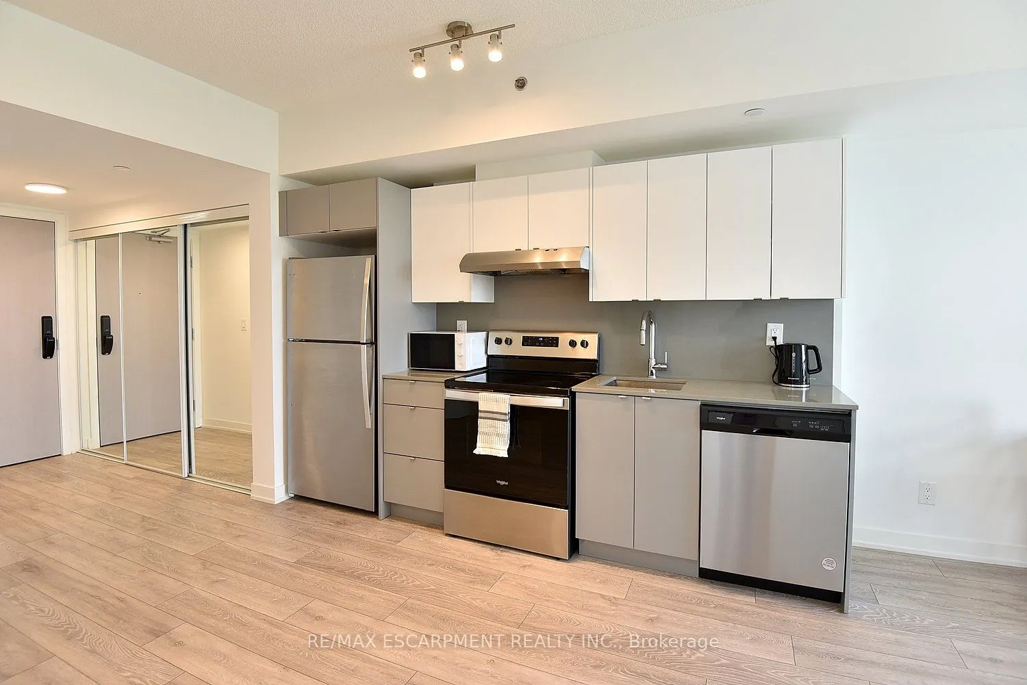 3200 Dakota Common, #B1006