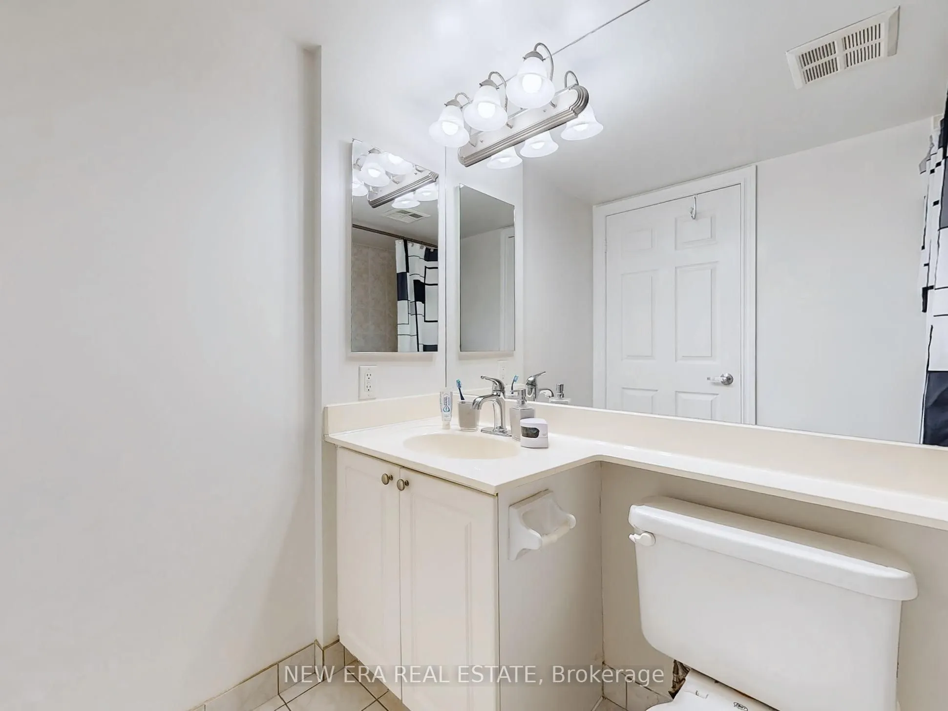 3888 Duke Of York Boulevard, #923