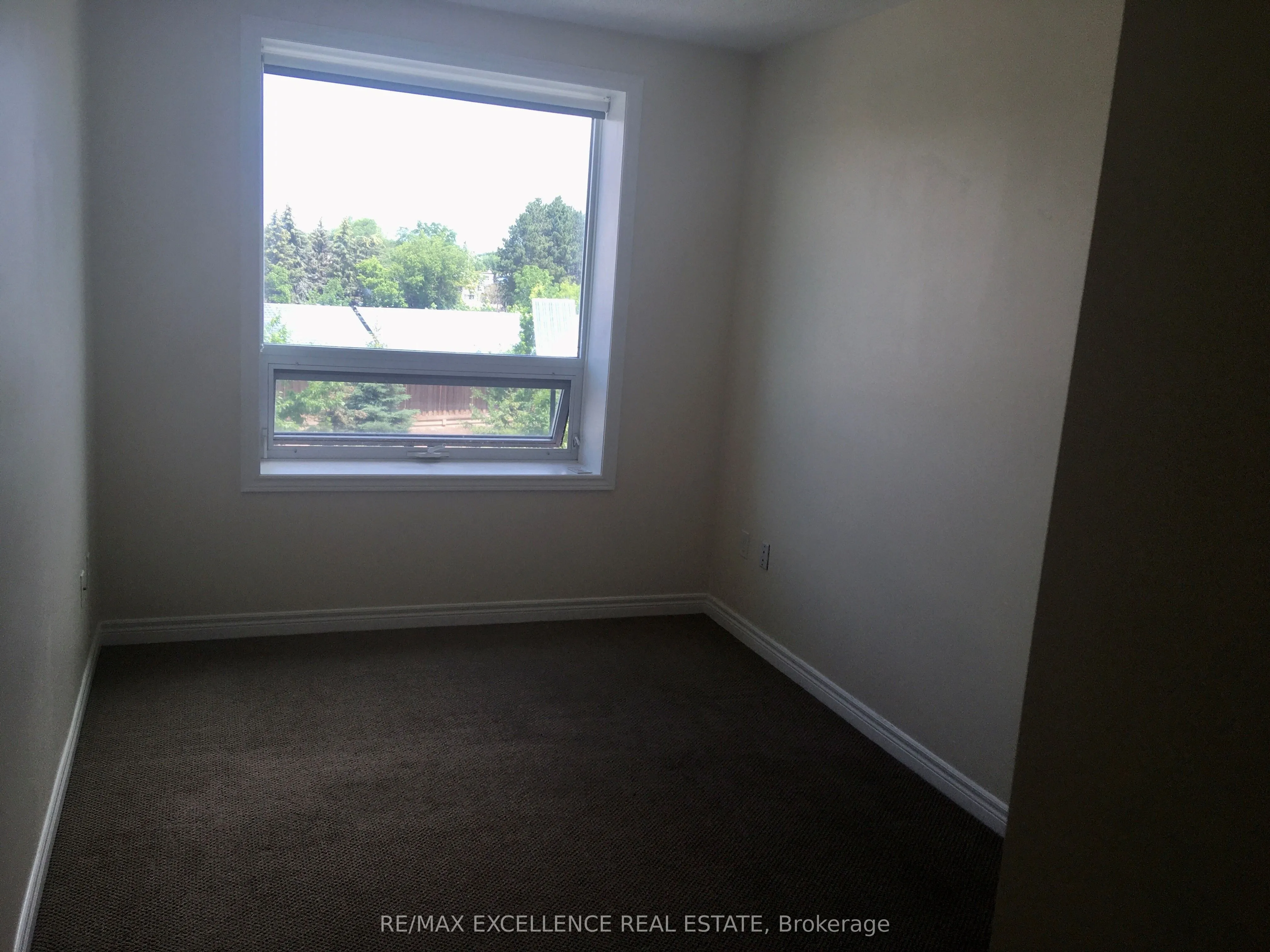 383 Main Street E, #325