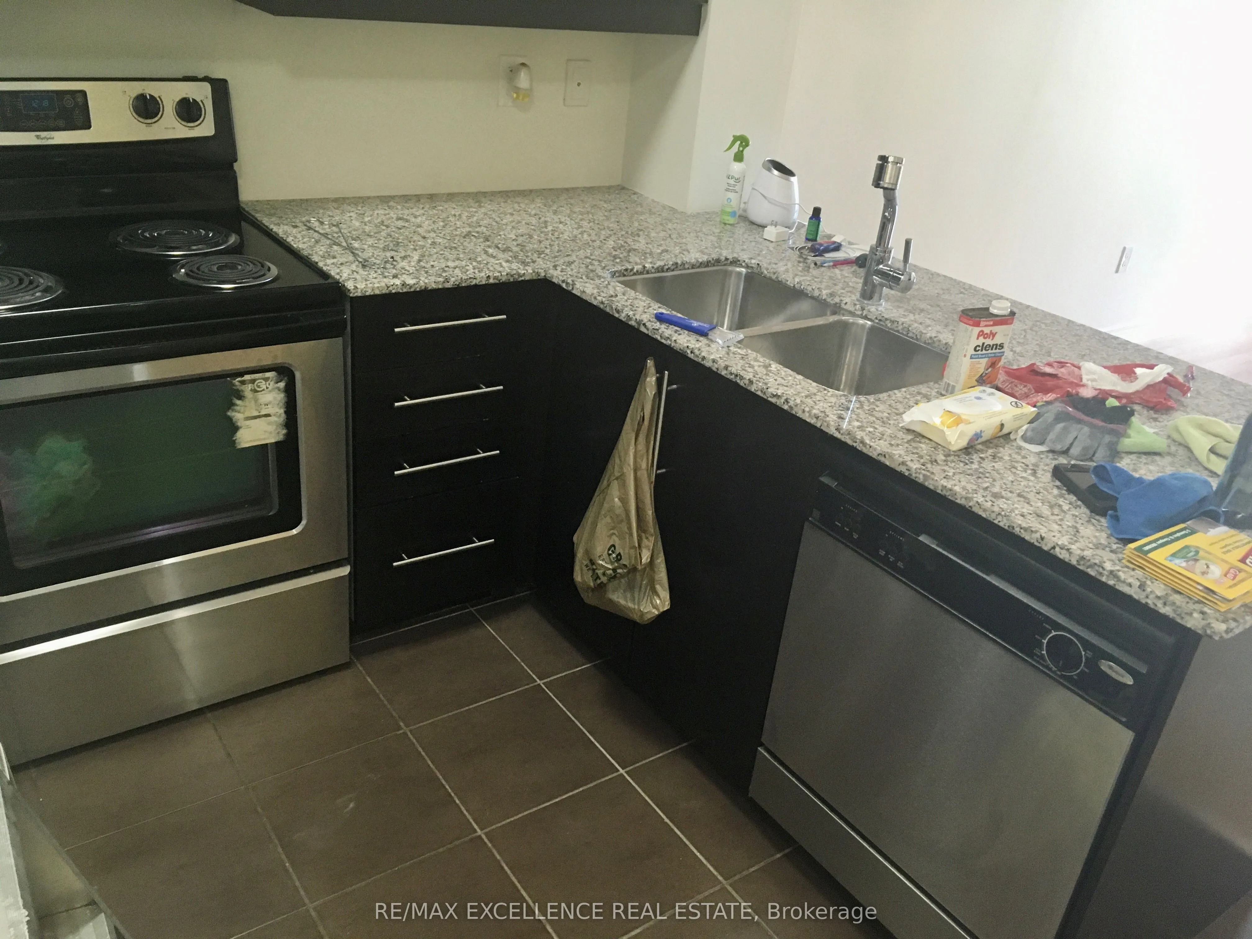 383 Main Street E, #325