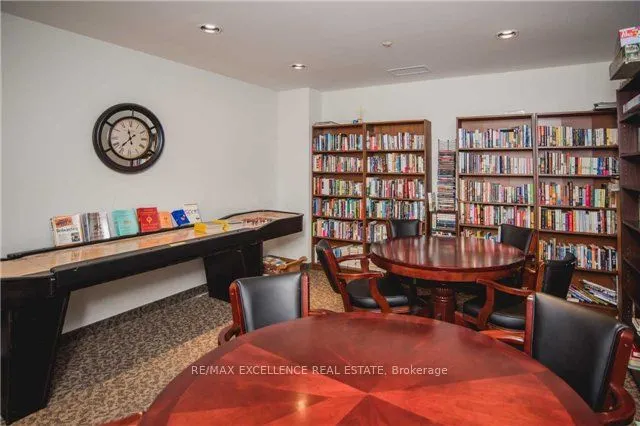 383 Main Street E, #325