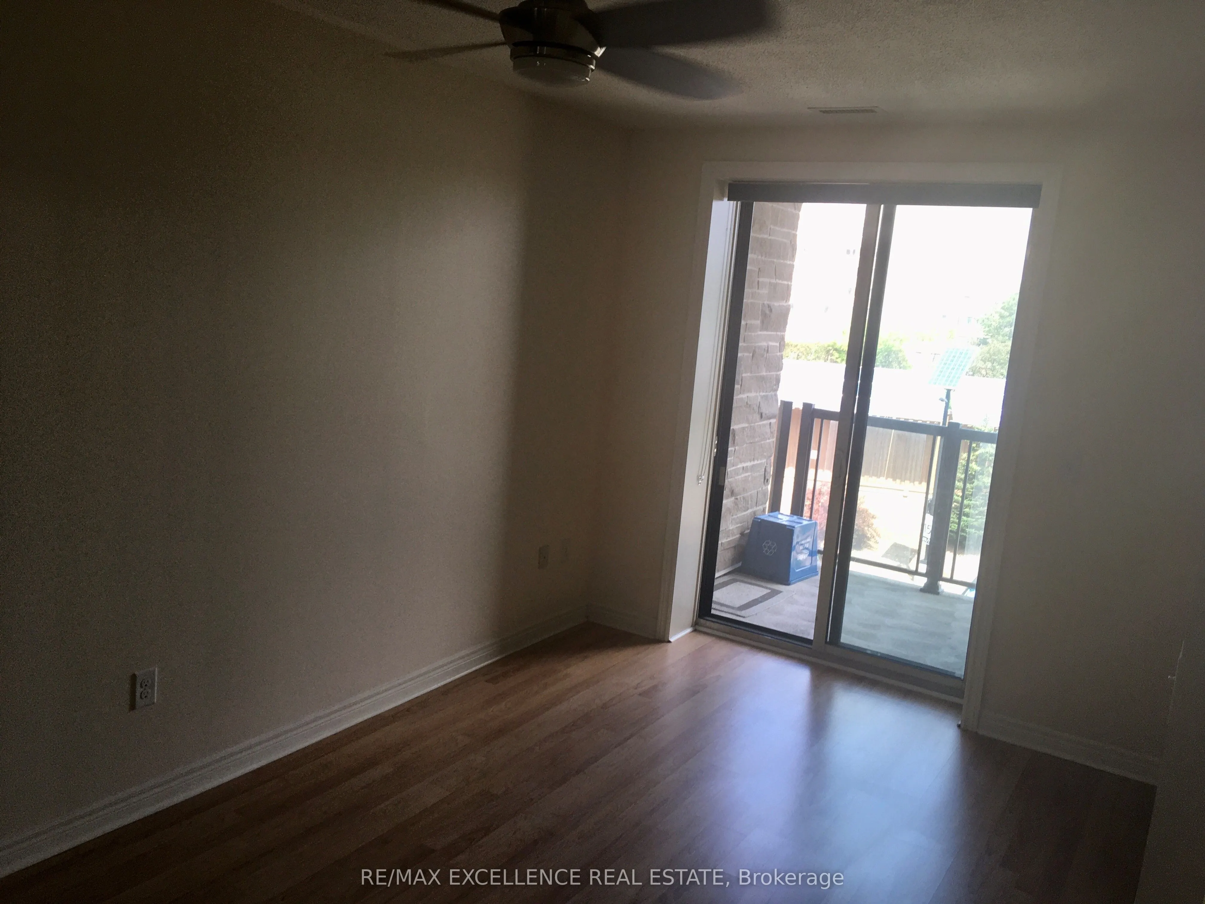 383 Main Street E, #325