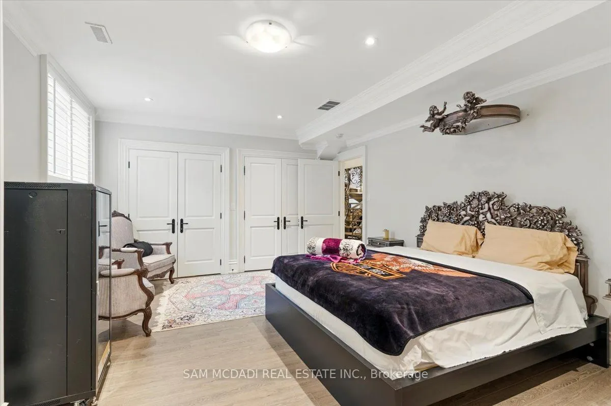 883 Parkland Avenue