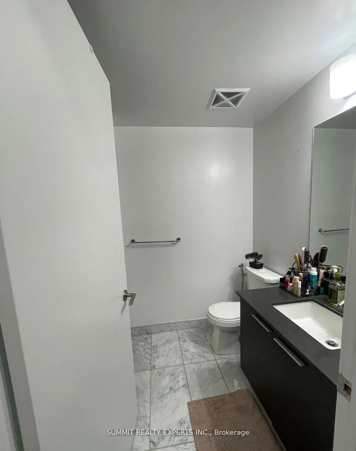 10 parklawn Road E, #519