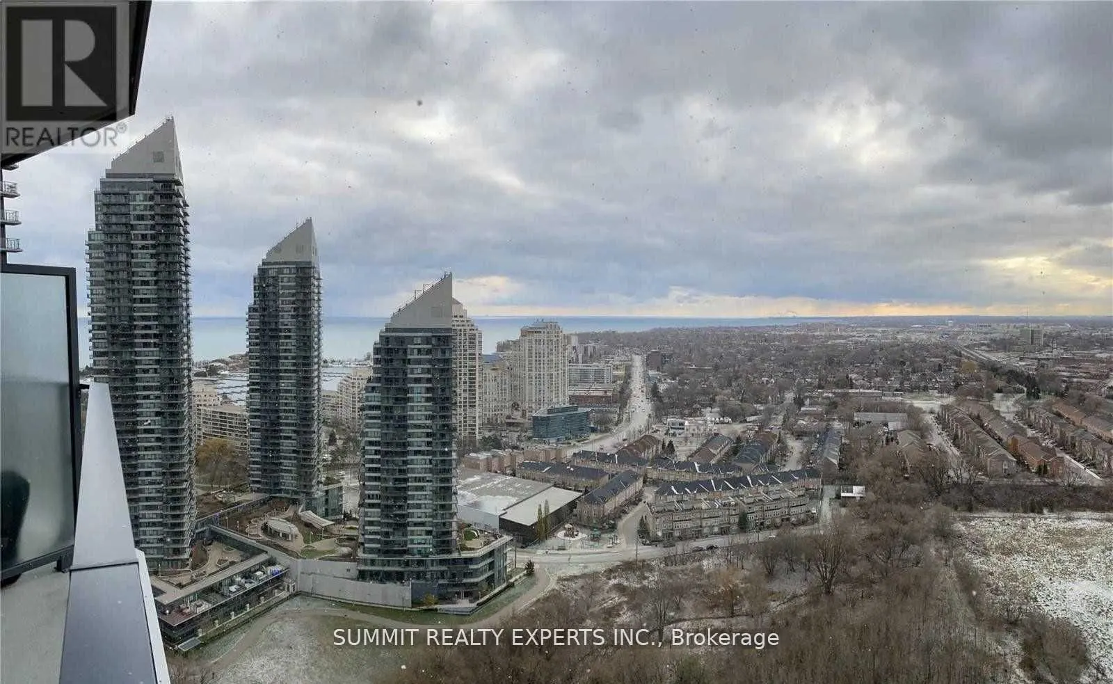 10 parklawn Road E, #519