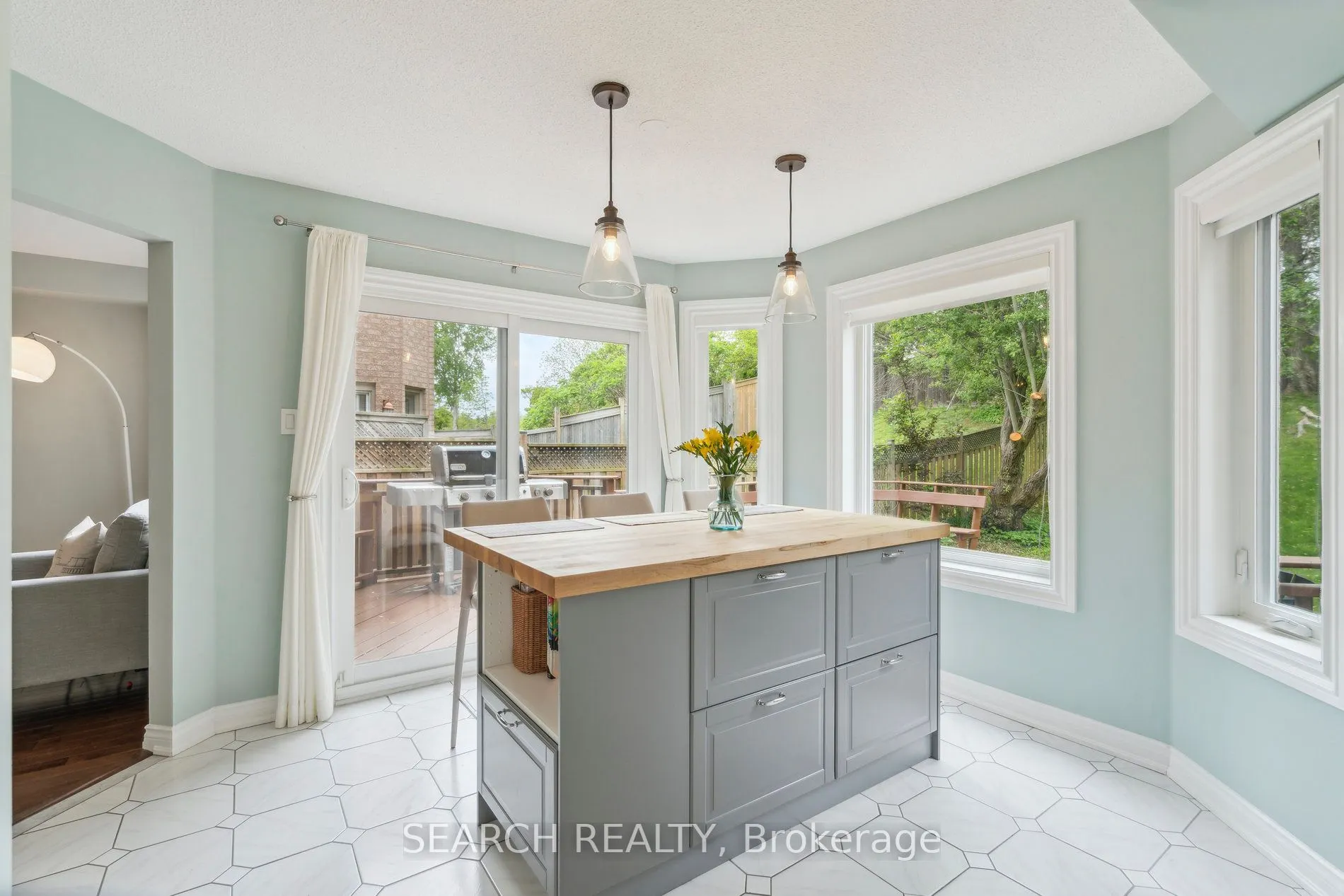 1150 Queen Street W