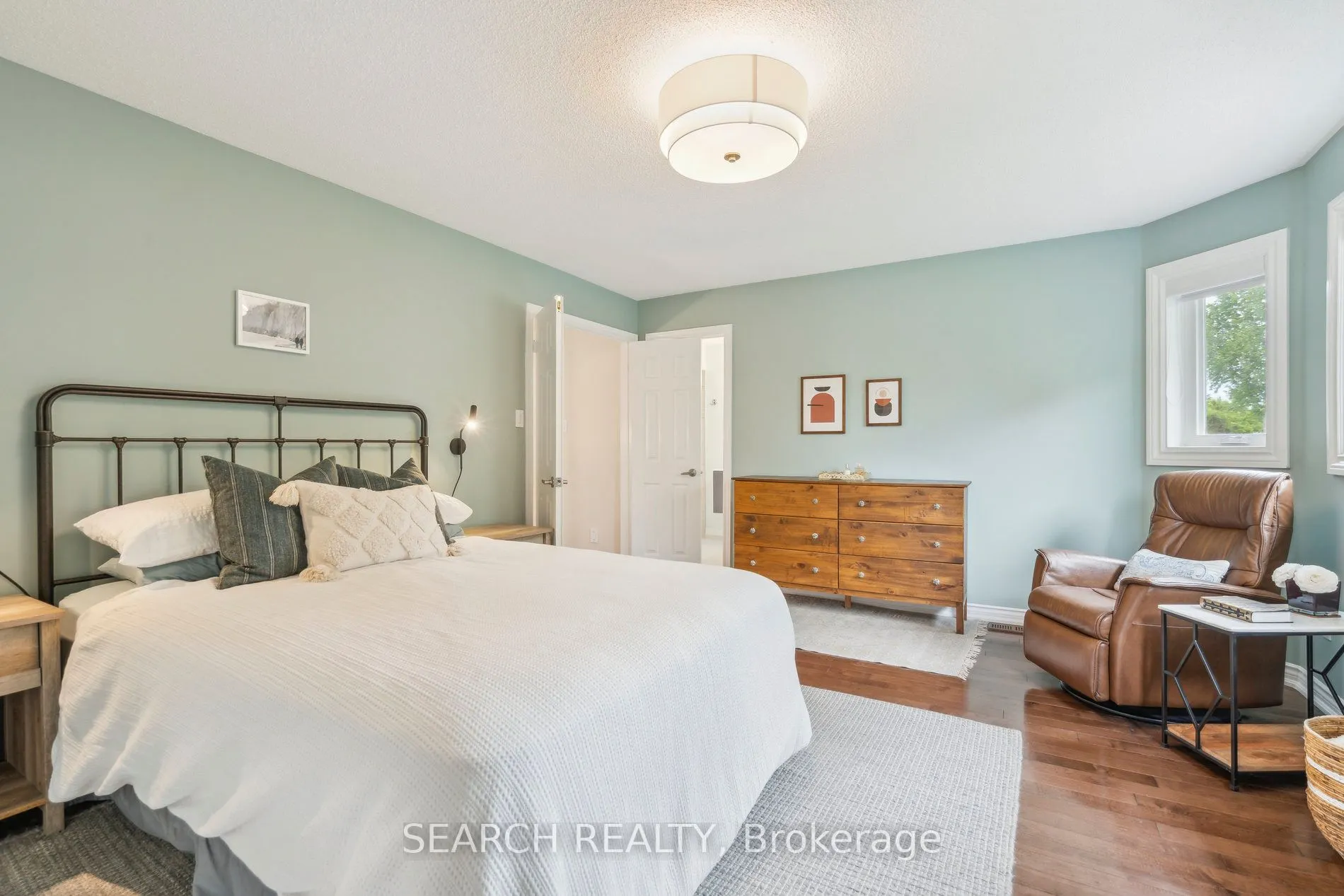 1150 Queen Street W