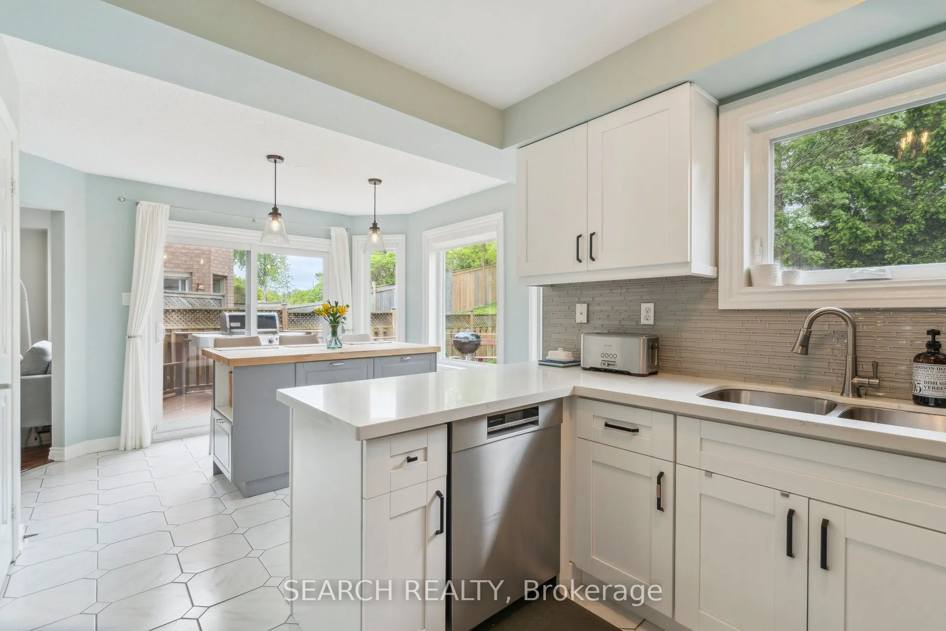 1150 Queen Street W