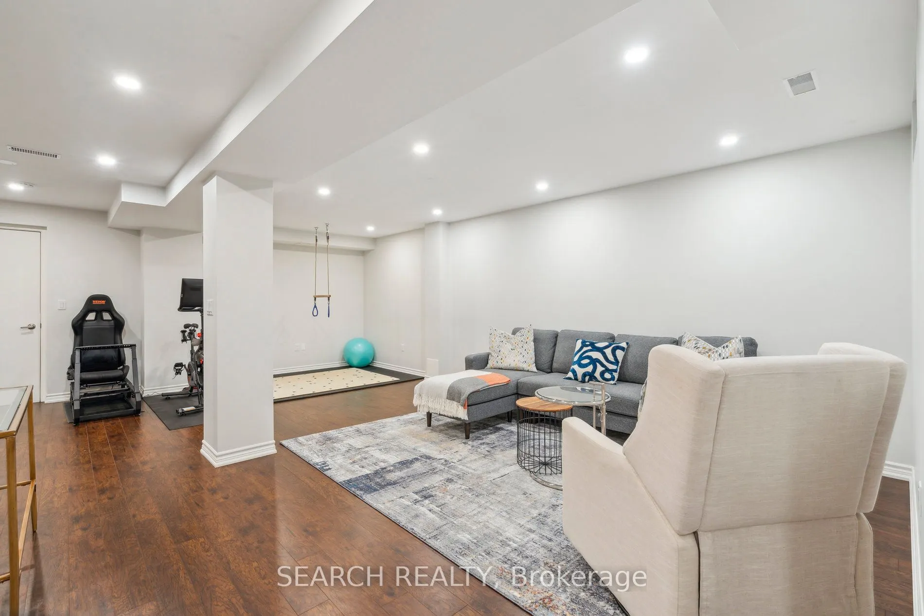 1150 Queen Street W