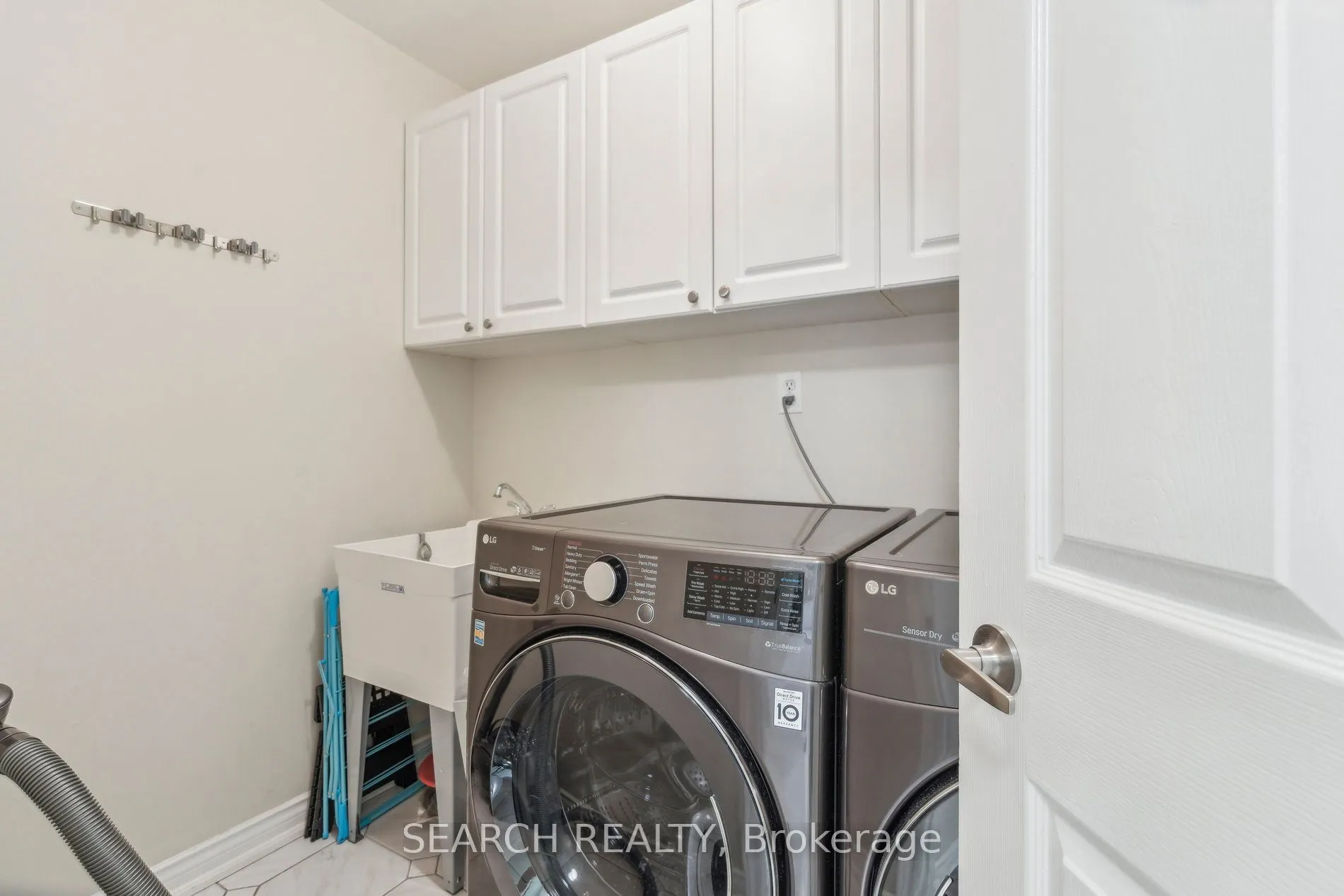 1150 Queen Street W