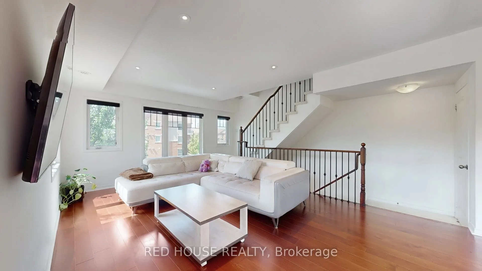 5585 Oscar Peterson Boulevard, #2