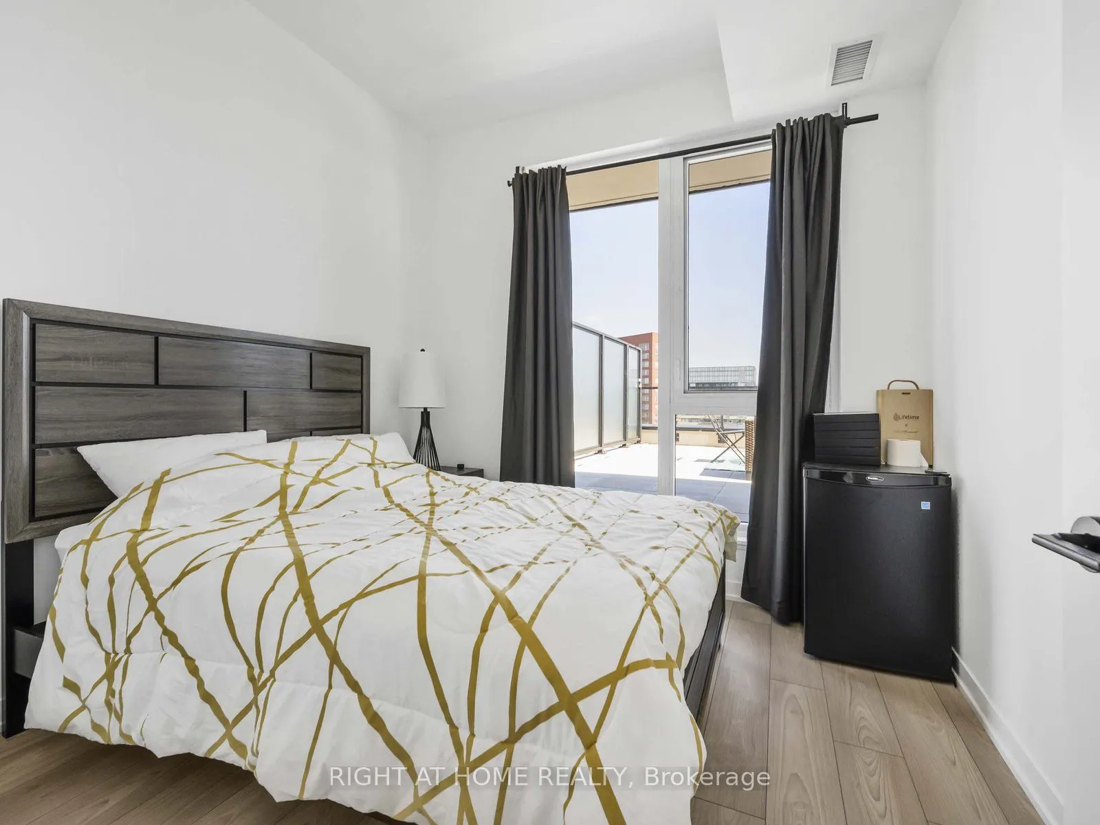 285 Dufferin Street, #Unit #1206