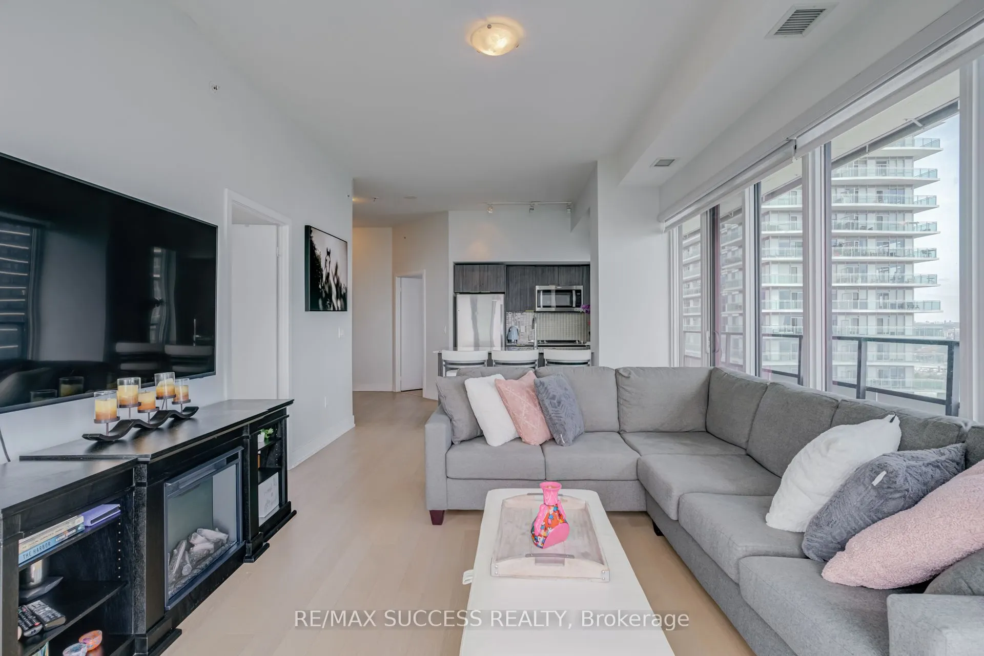 20 Shore breeze Avenue, #1807