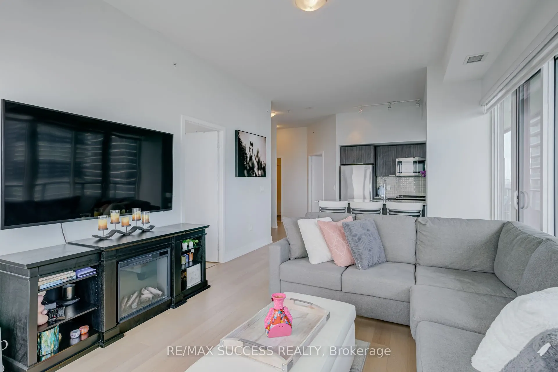 20 Shore breeze Avenue, #1807