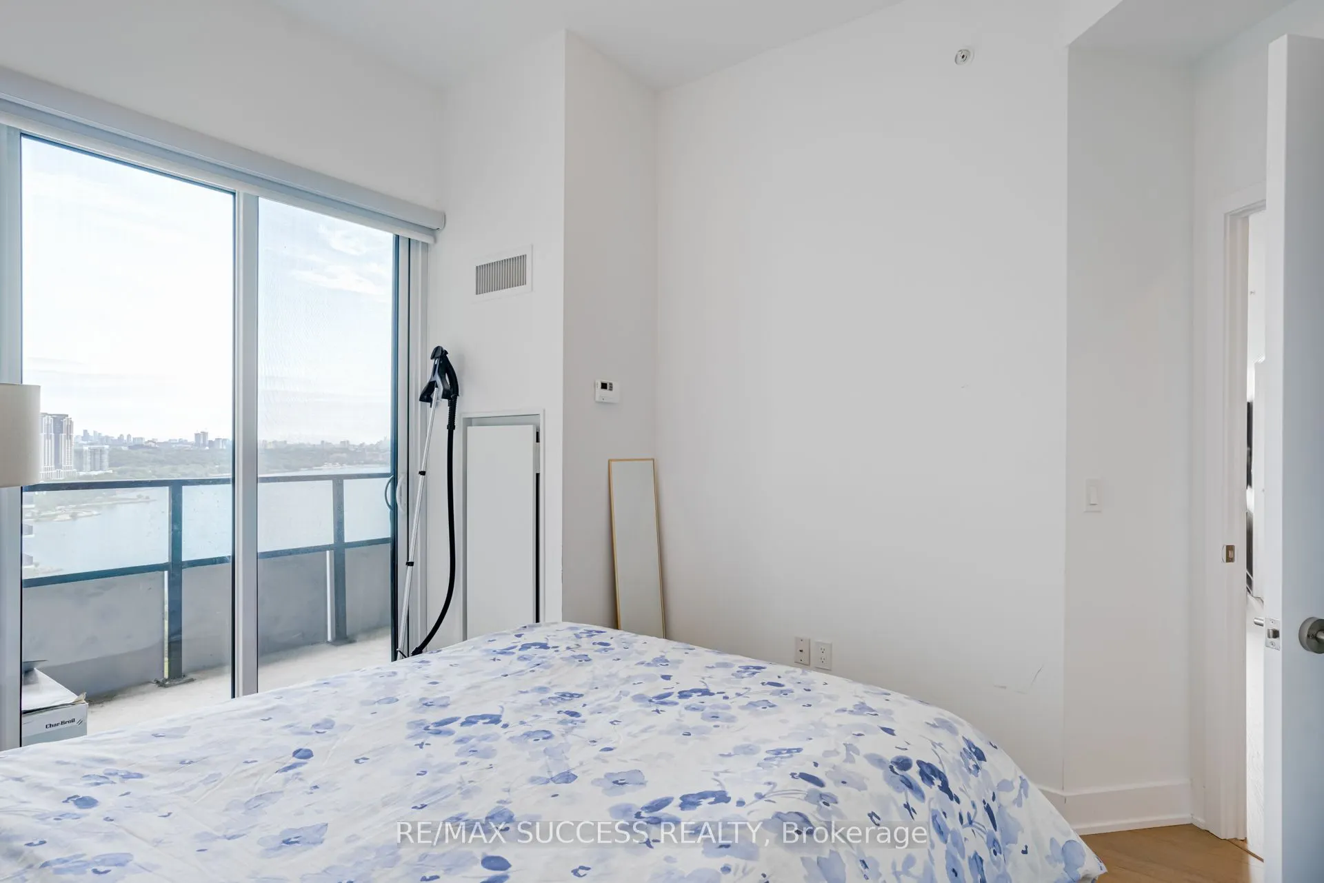 20 Shore breeze Avenue, #1807
