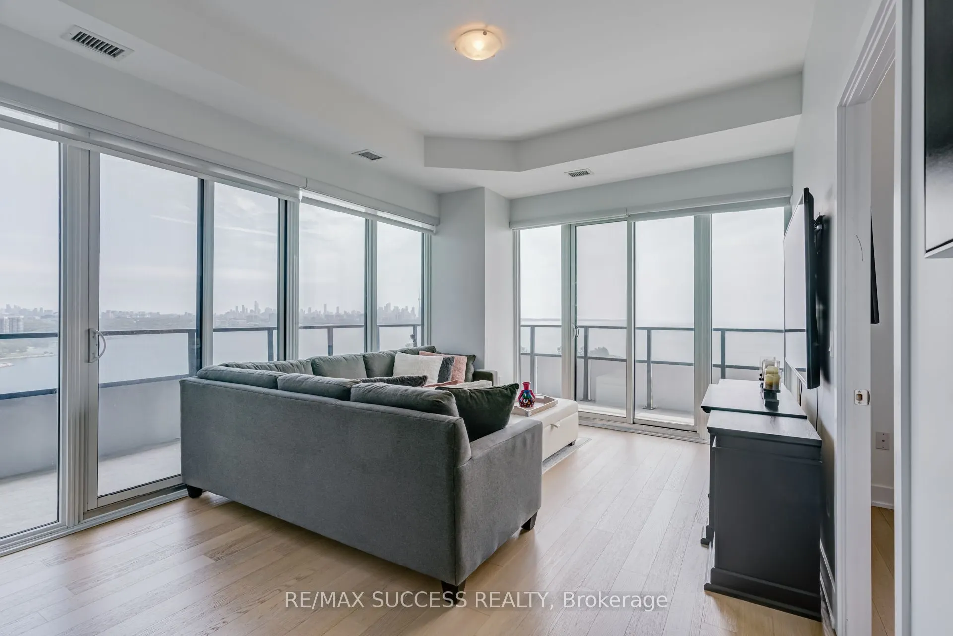 20 Shore breeze Avenue, #1807
