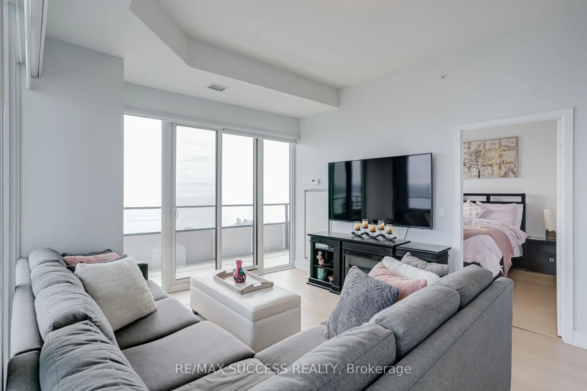 20 Shore breeze Avenue, #1807