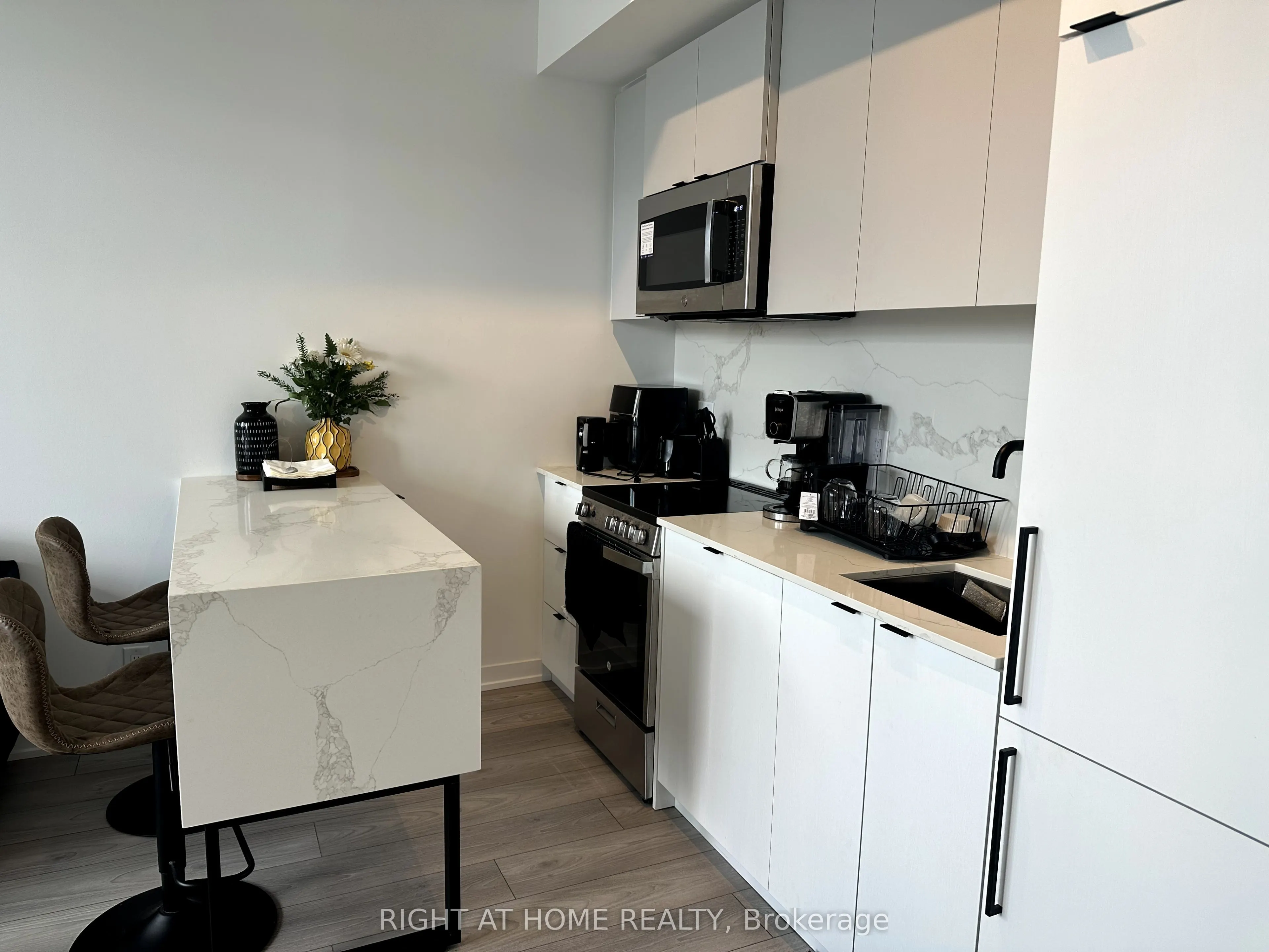 285 Dufferin Street, #612