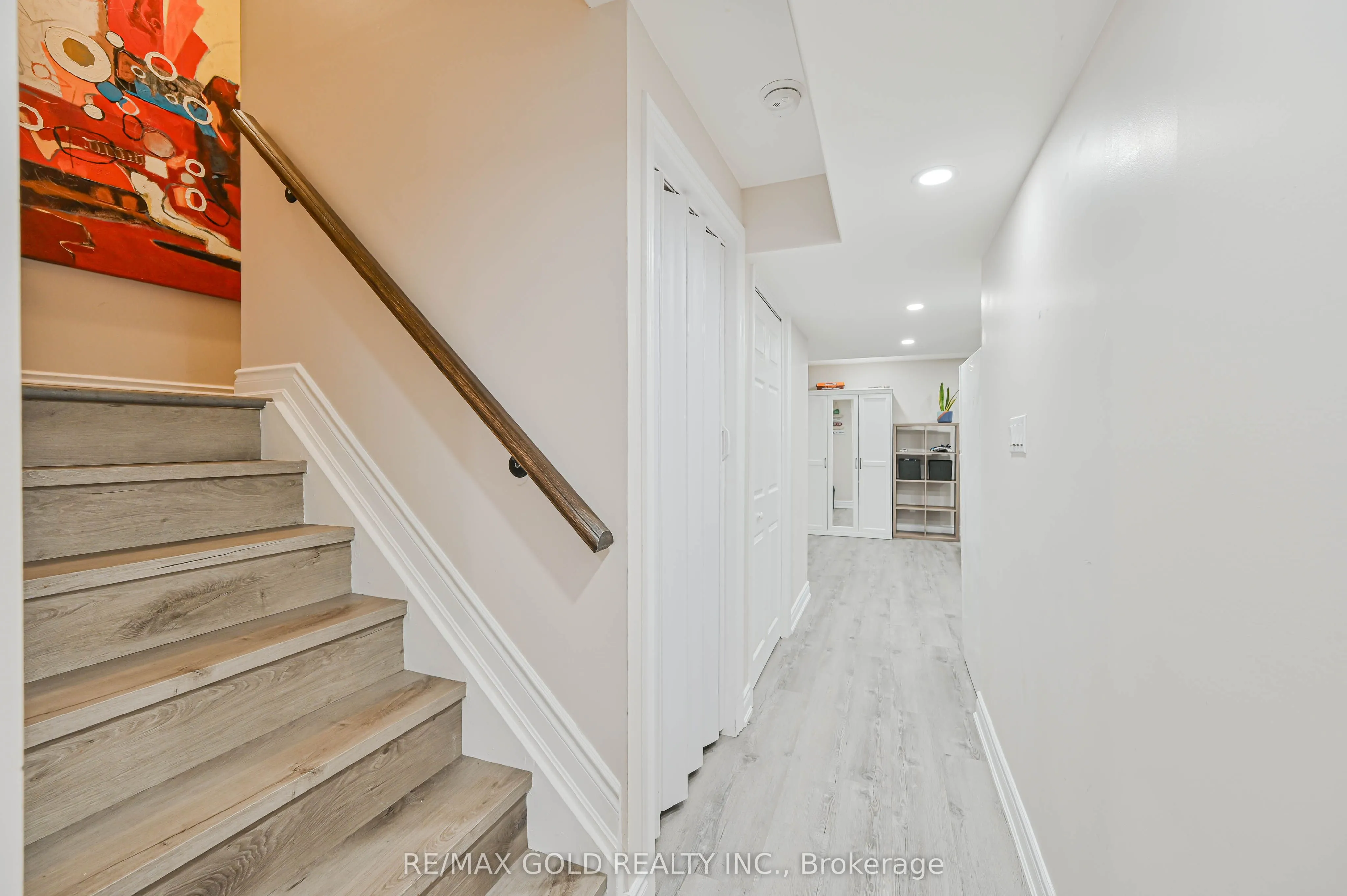 20 Meadowcrest Lane