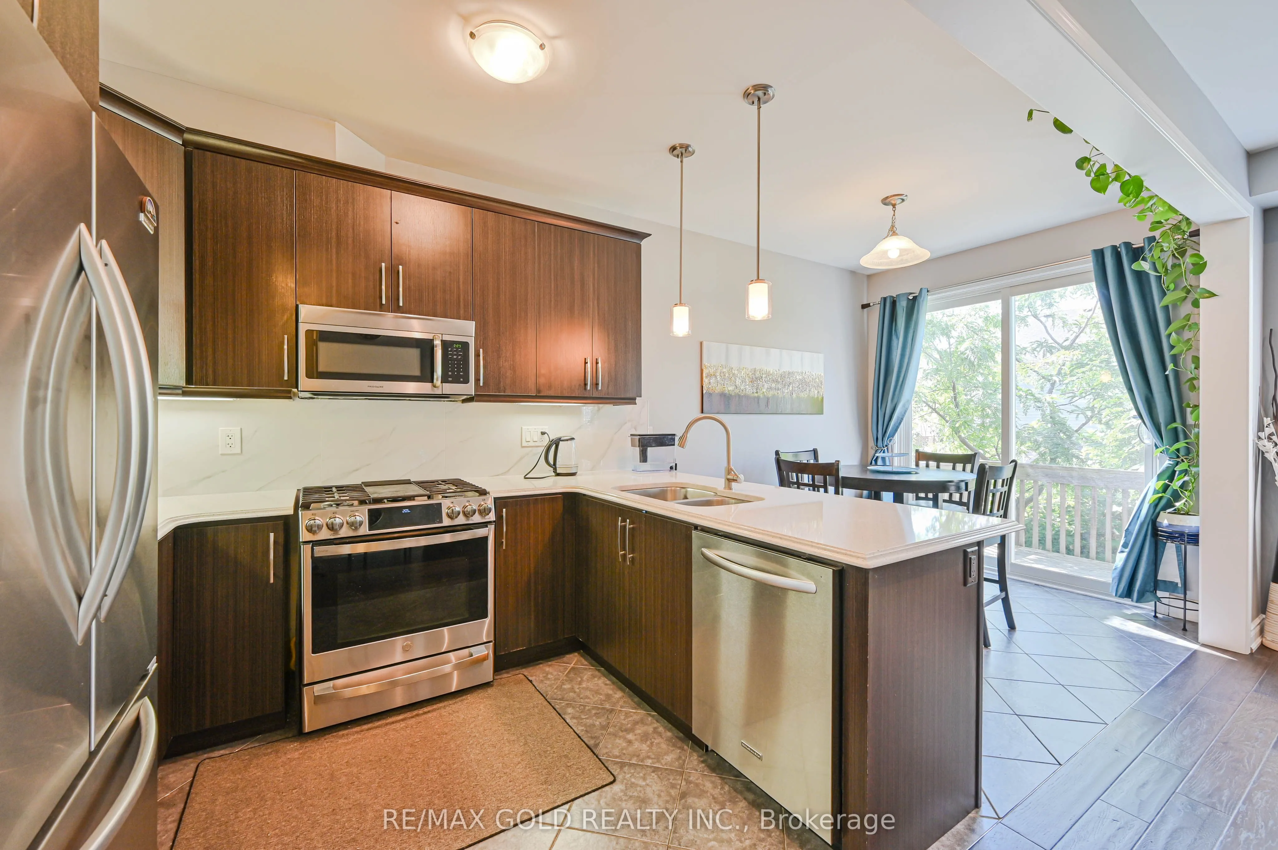 20 Meadowcrest Lane
