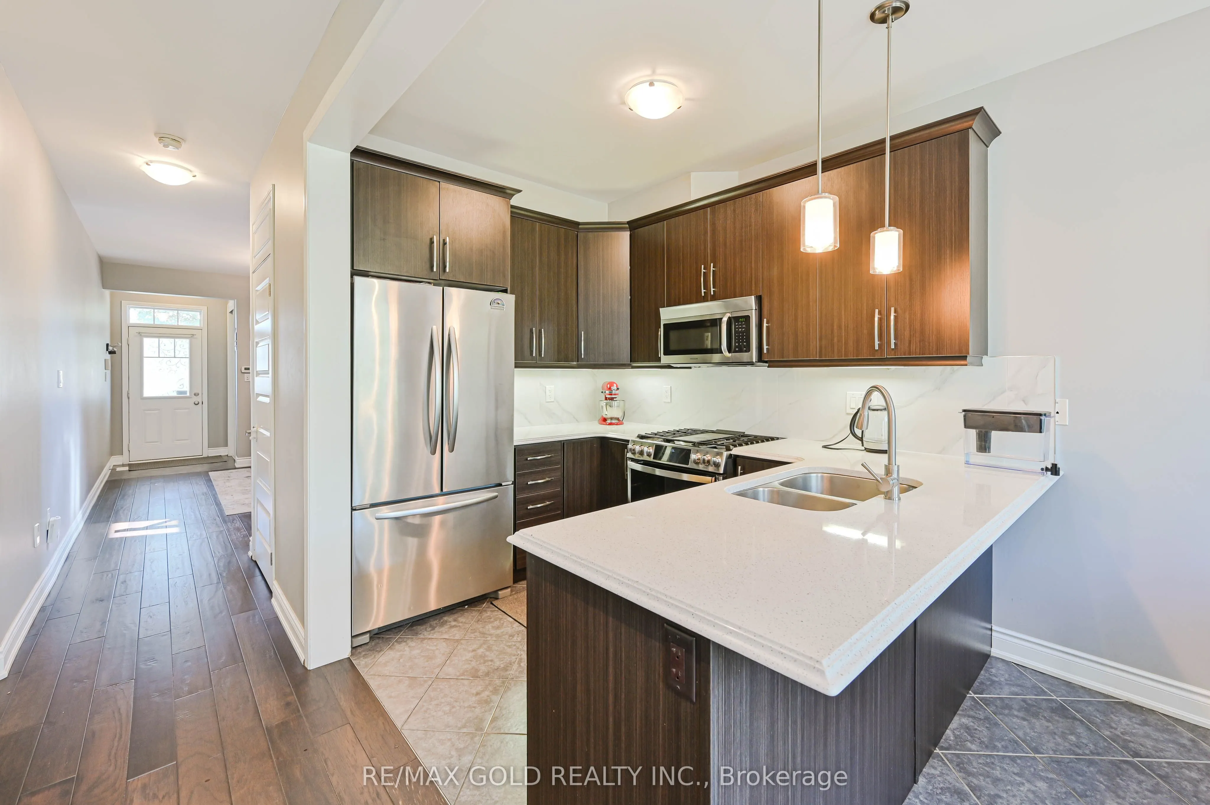 20 Meadowcrest Lane