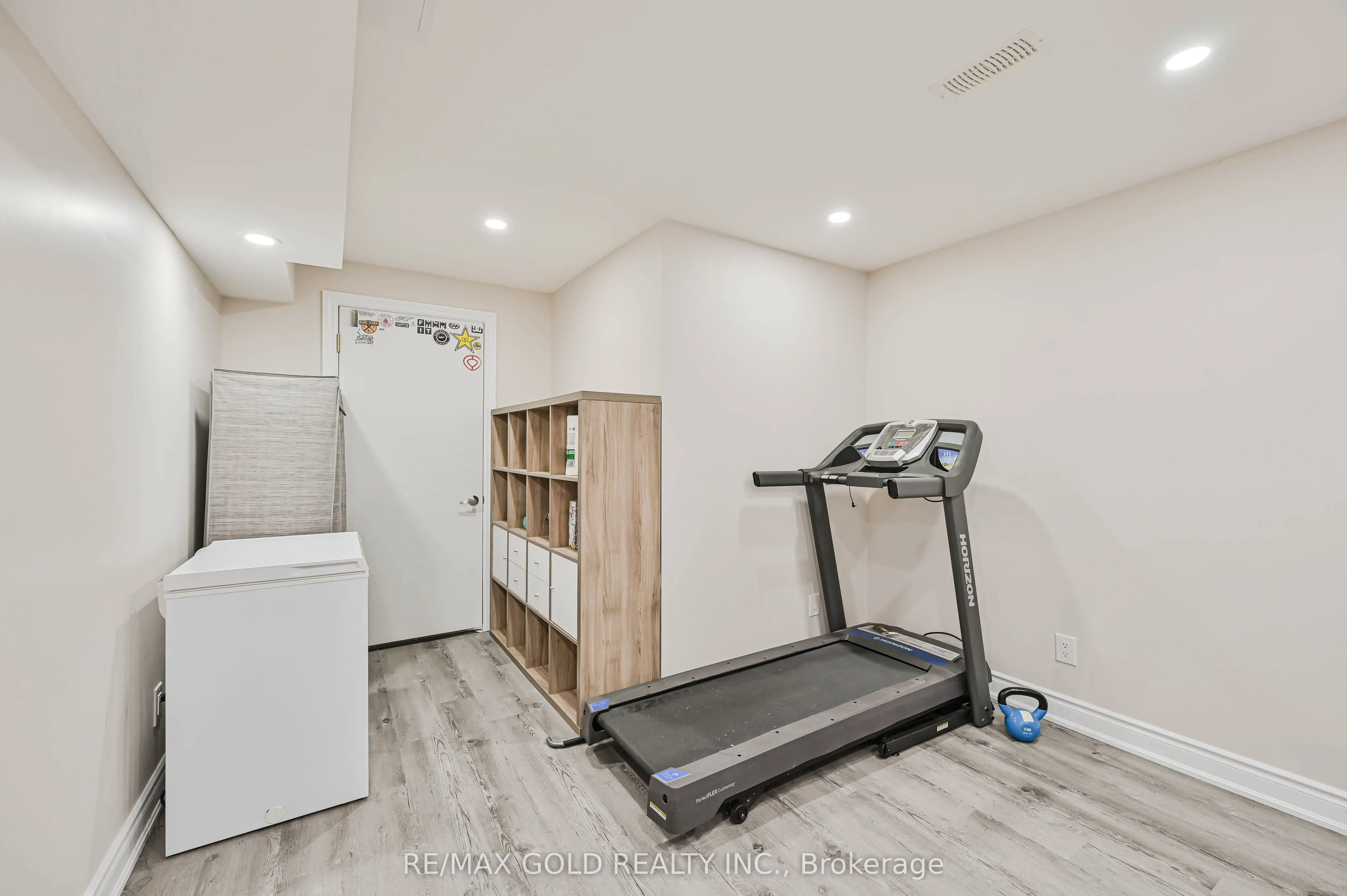 20 Meadowcrest Lane