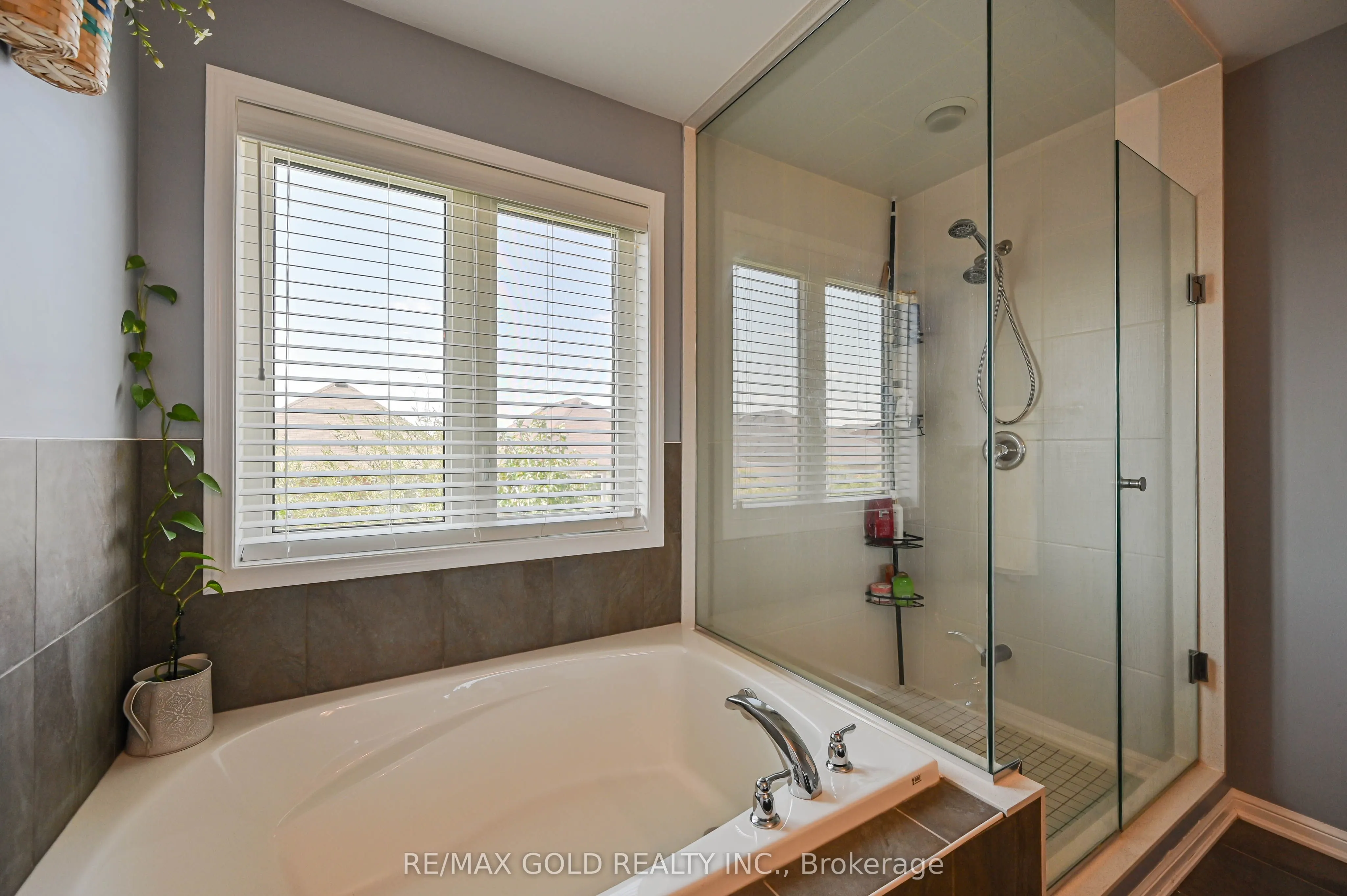 20 Meadowcrest Lane