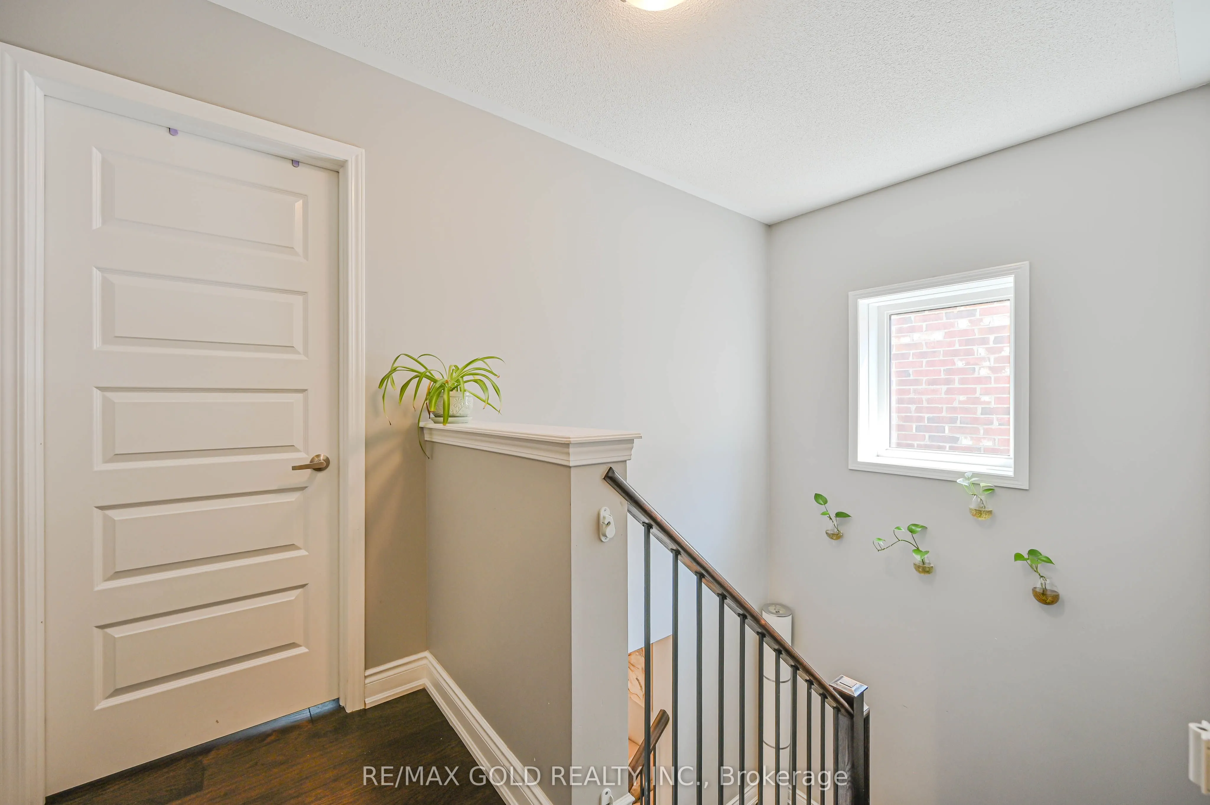 20 Meadowcrest Lane