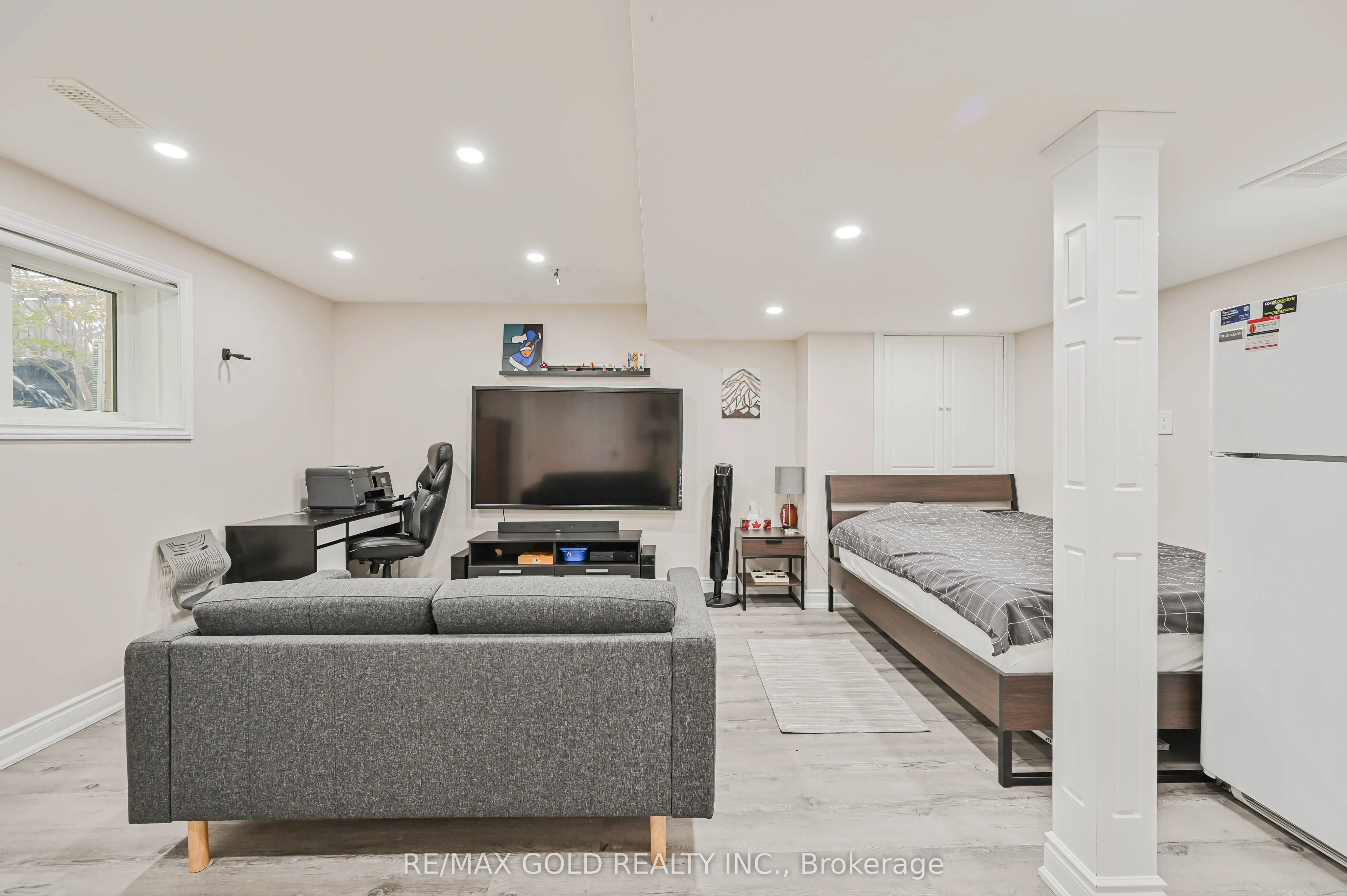 20 Meadowcrest Lane